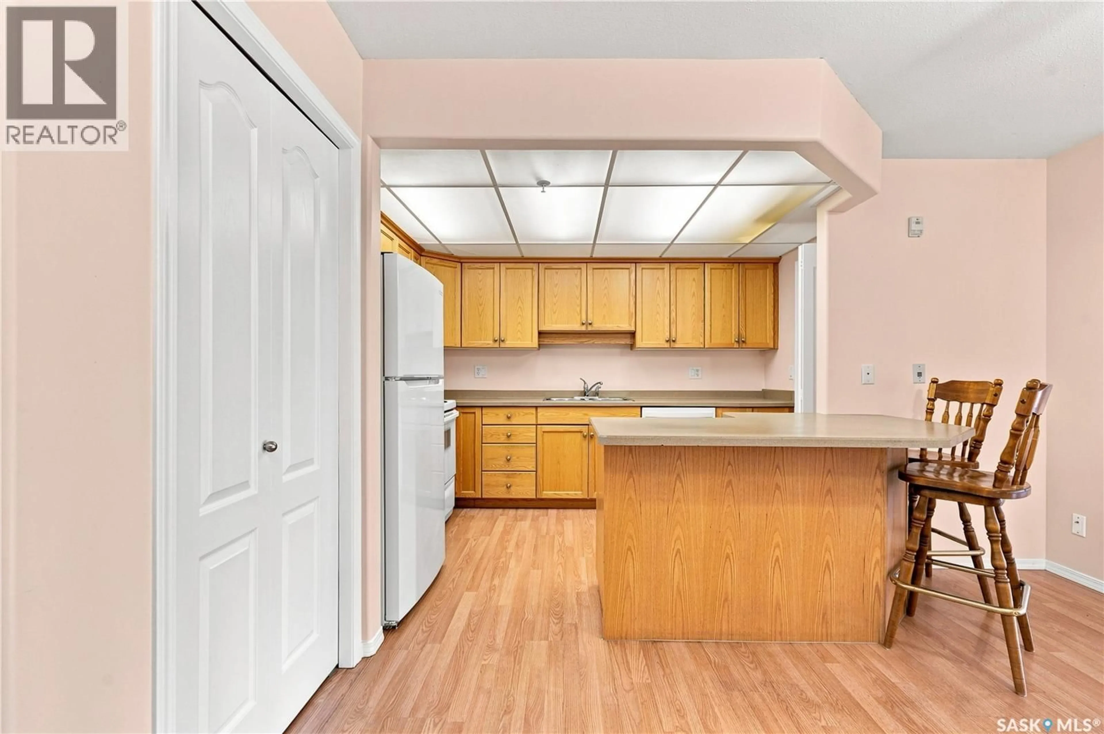 Standard kitchen, unknown for 311 - 1622A ACADIA DRIVE, Saskatoon Saskatchewan S7H5H7