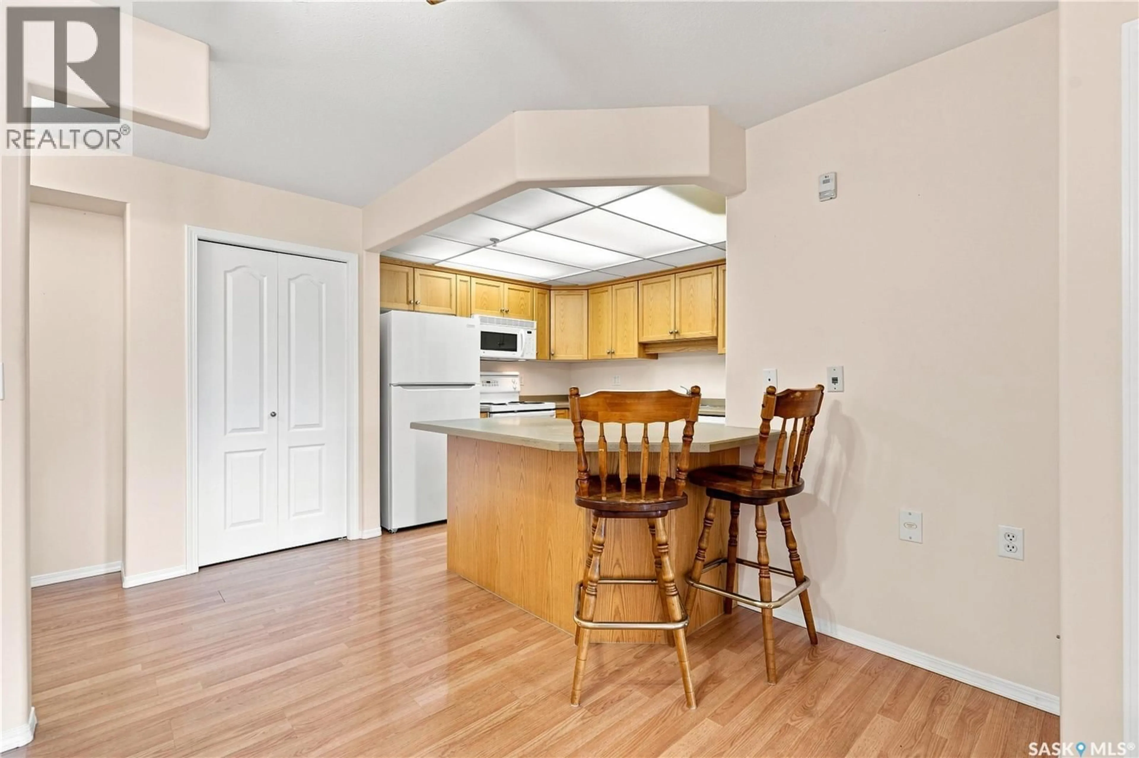 Standard kitchen, unknown for 311 - 1622A ACADIA DRIVE, Saskatoon Saskatchewan S7H5H7