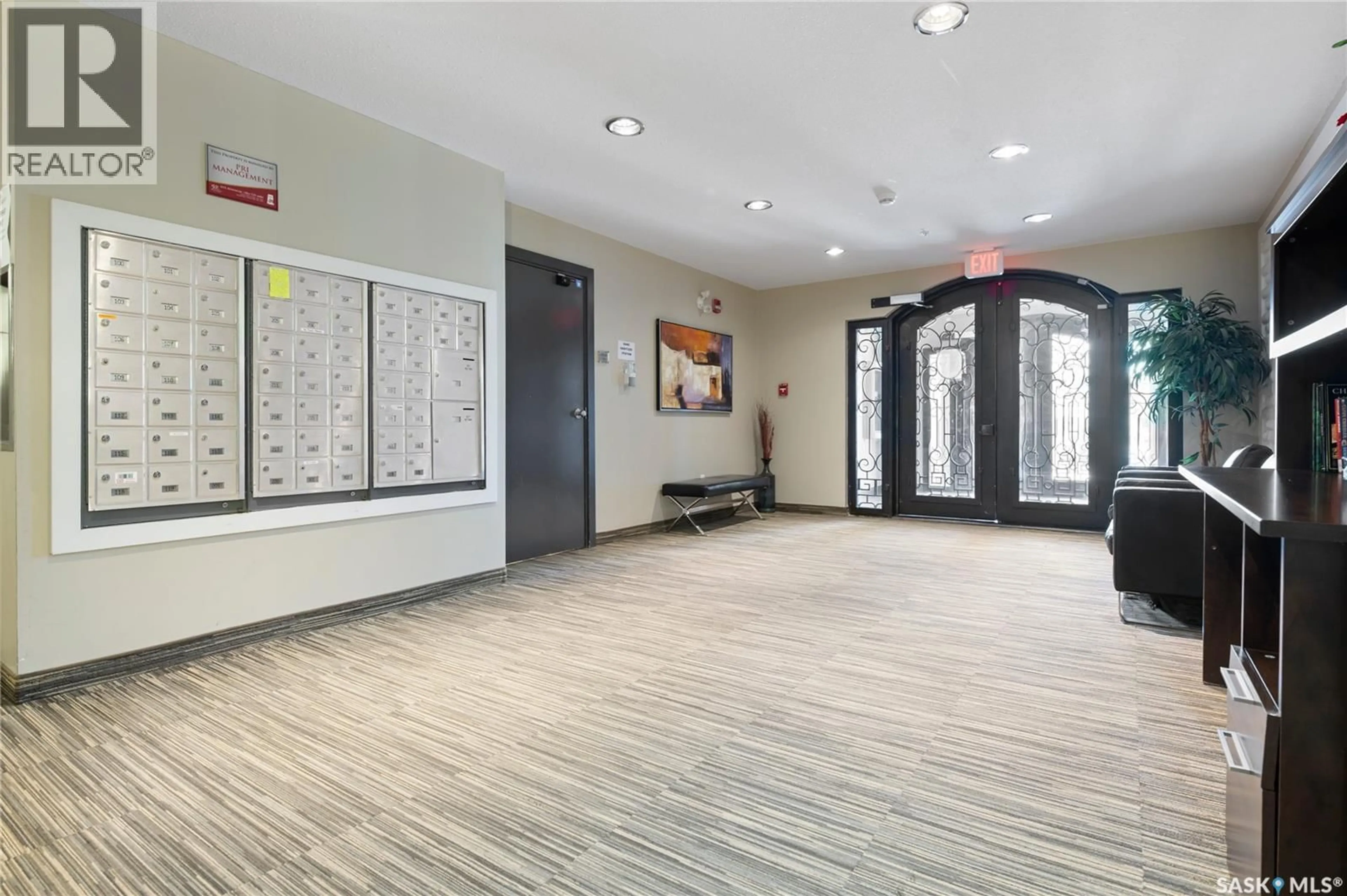 Indoor foyer for 117 1640 DAKOTA DRIVE, Regina Saskatchewan S4Z0A4