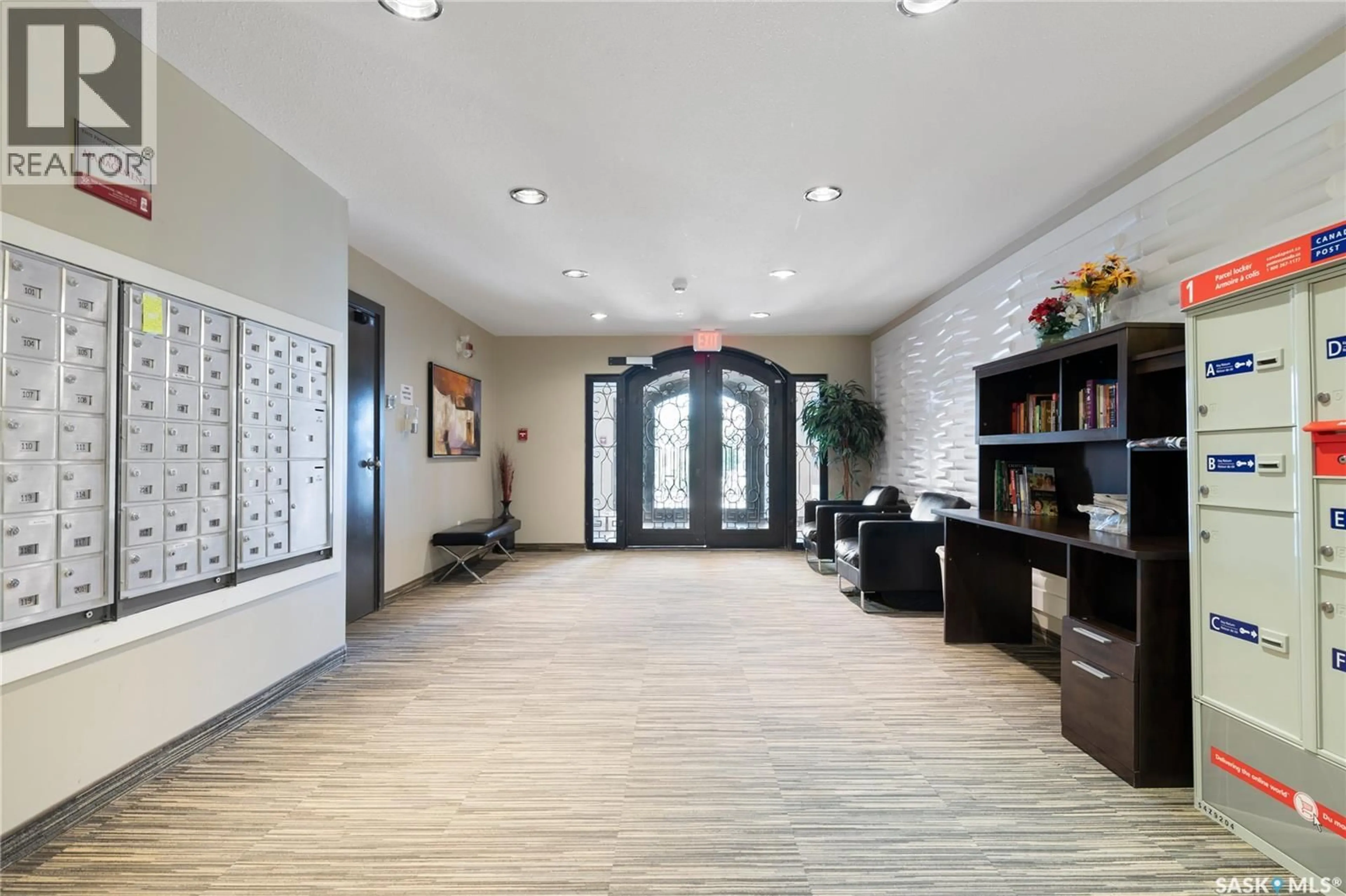 Indoor foyer for 117 1640 DAKOTA DRIVE, Regina Saskatchewan S4Z0A4
