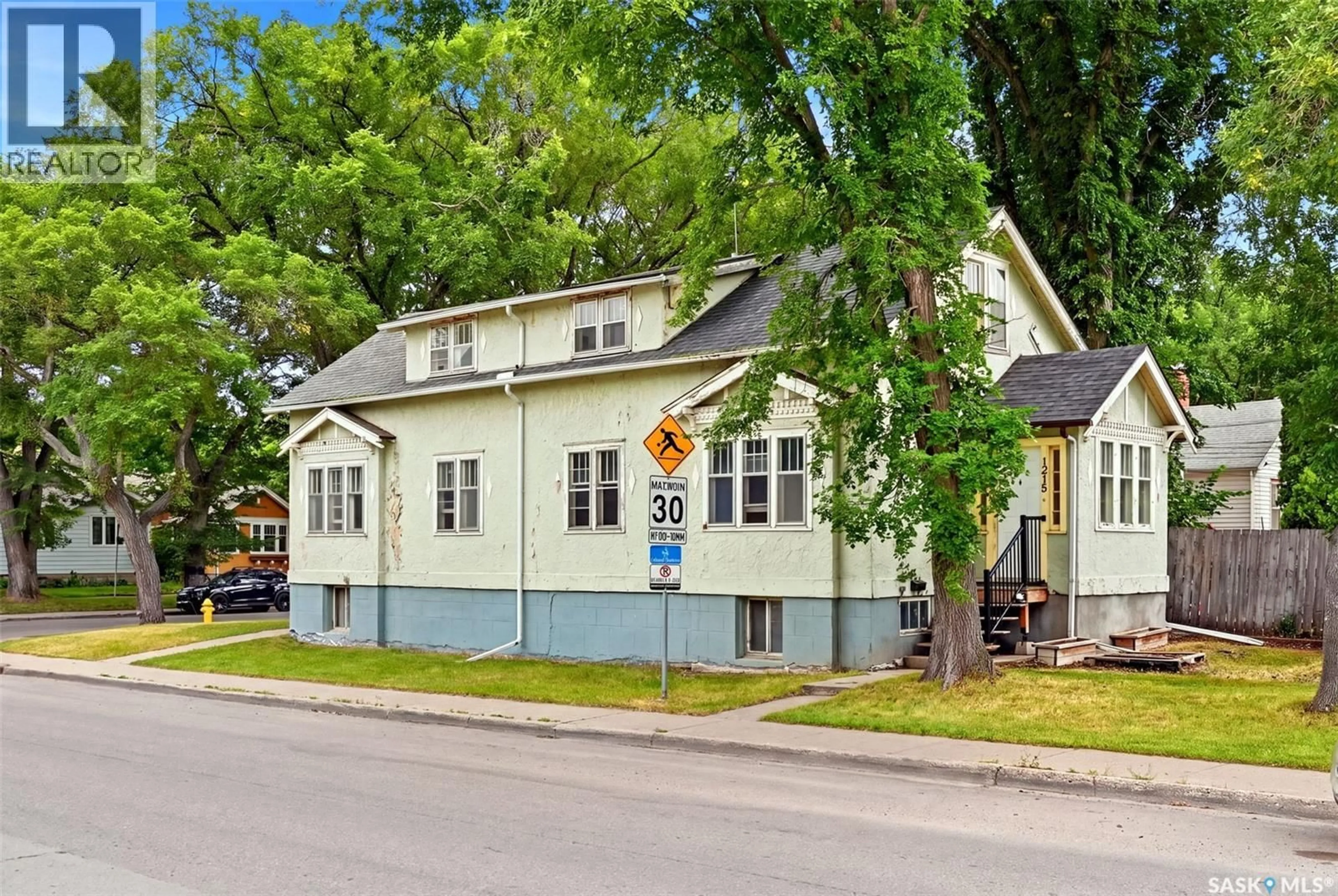 Home with vinyl exterior material, street for 1209 14TH AVENUE, Regina Saskatchewan S4P0W4