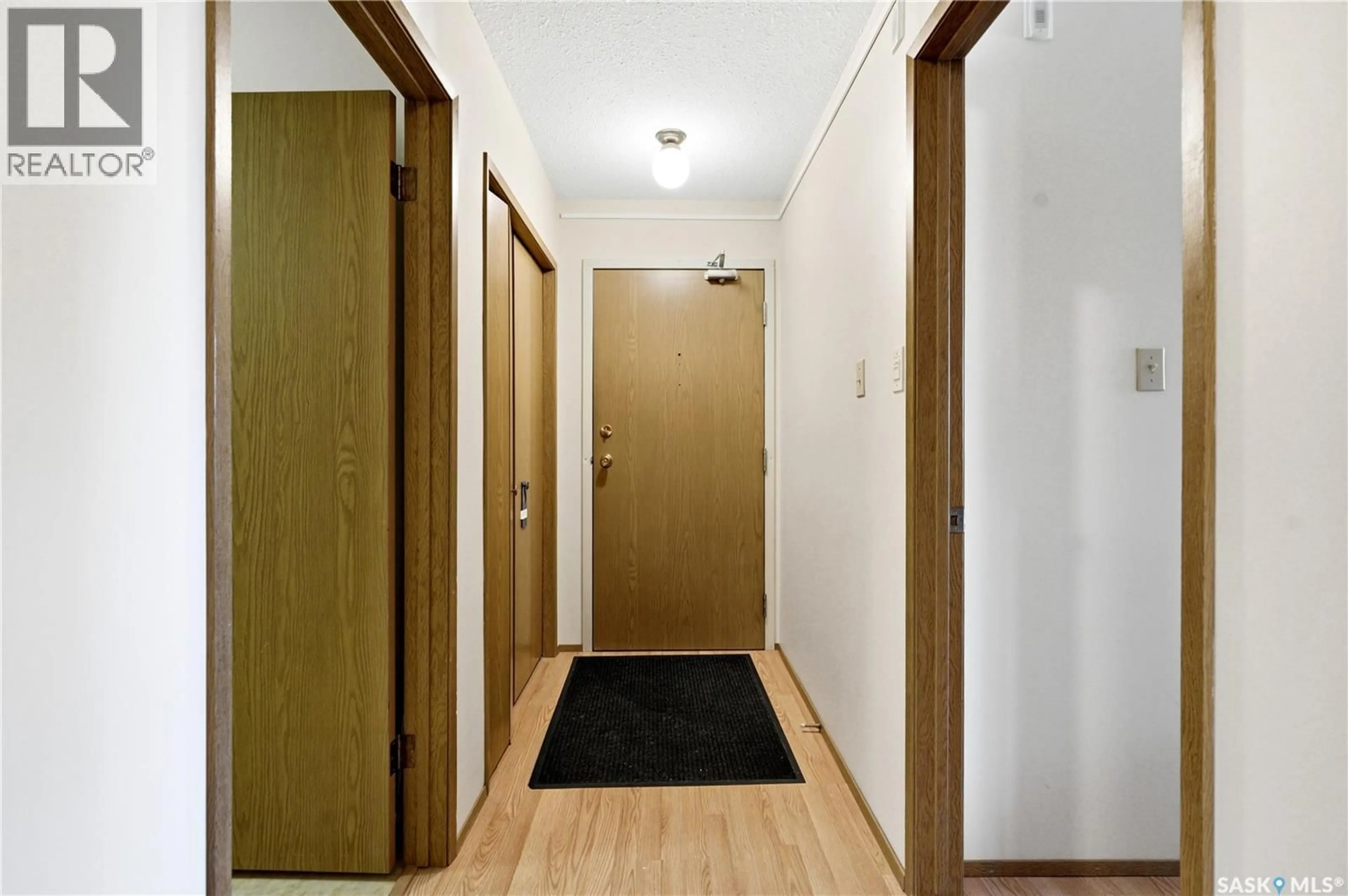 Indoor foyer for 308 - 3140 LOUISE STREET, Saskatoon Saskatchewan S7J3L8