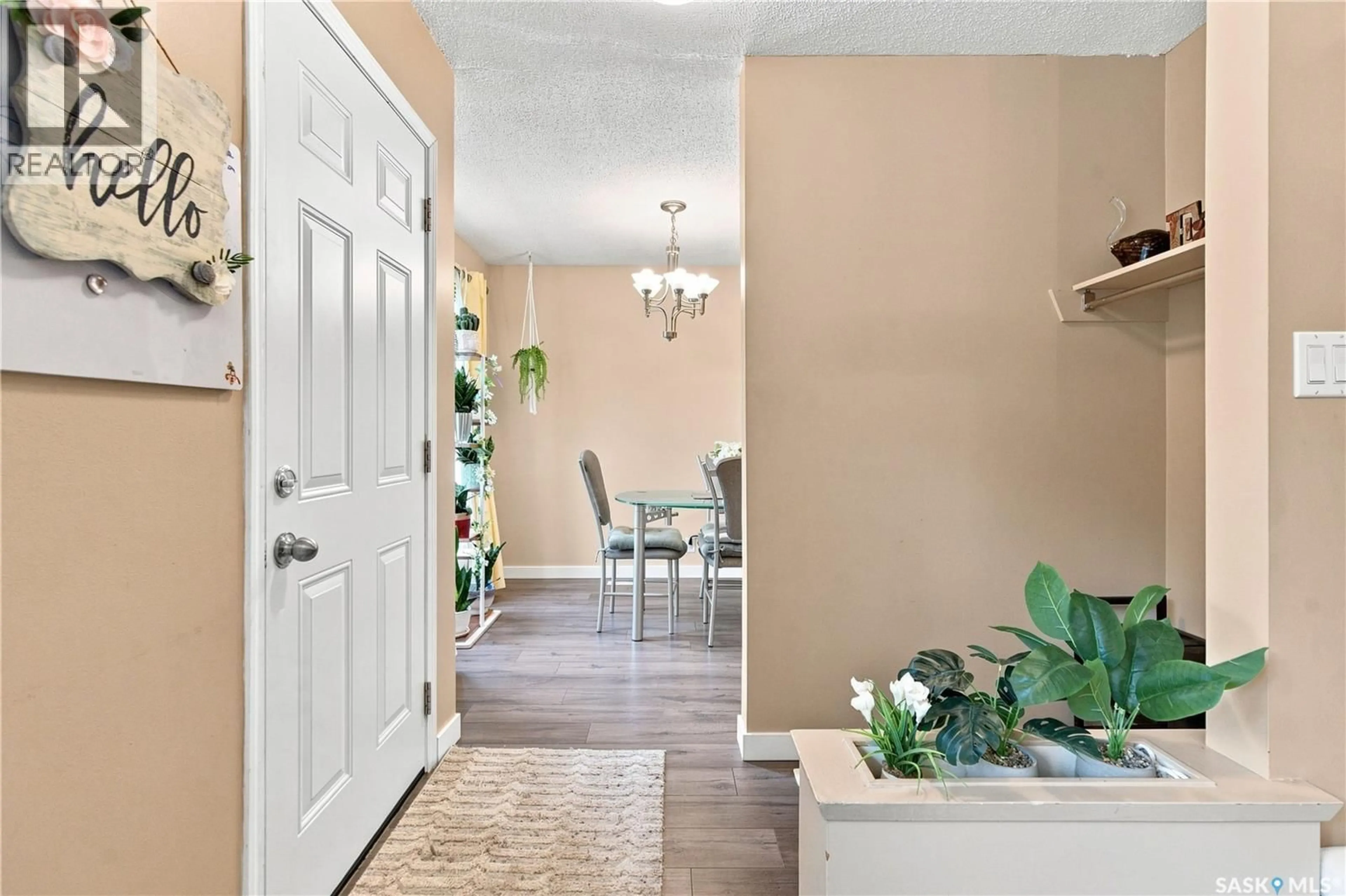 Indoor entryway for 80 SPENCE STREET, Regina Saskatchewan S4S4H4
