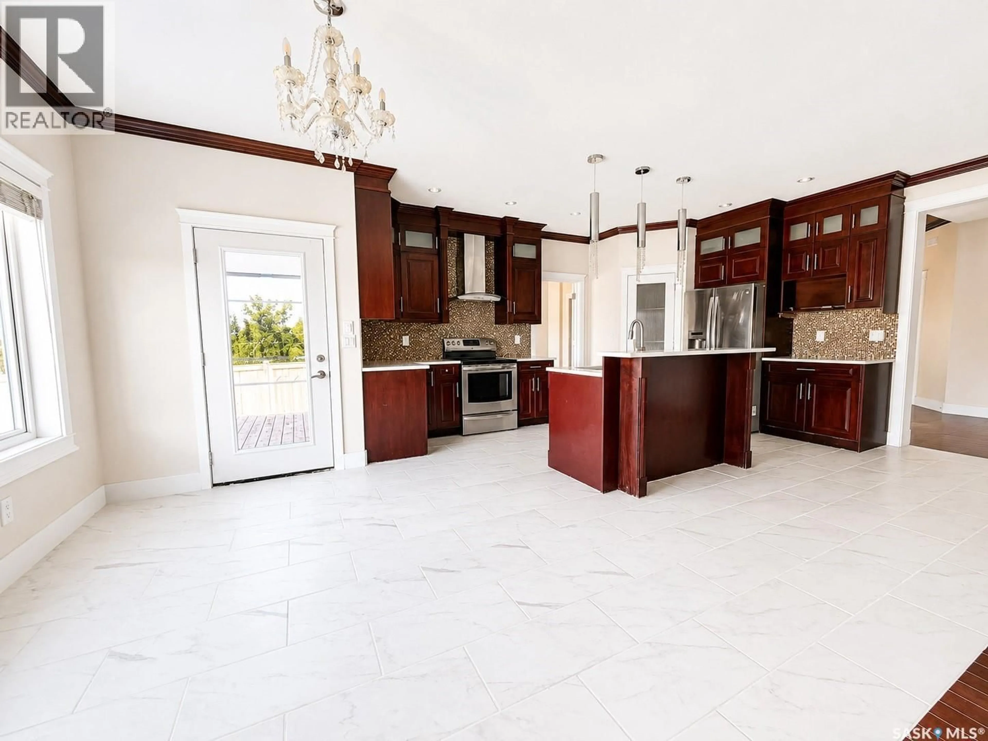 Open concept kitchen, ceramic/tile floor for 6 MCKENZIE LANDING, White City Saskatchewan S4L0B2