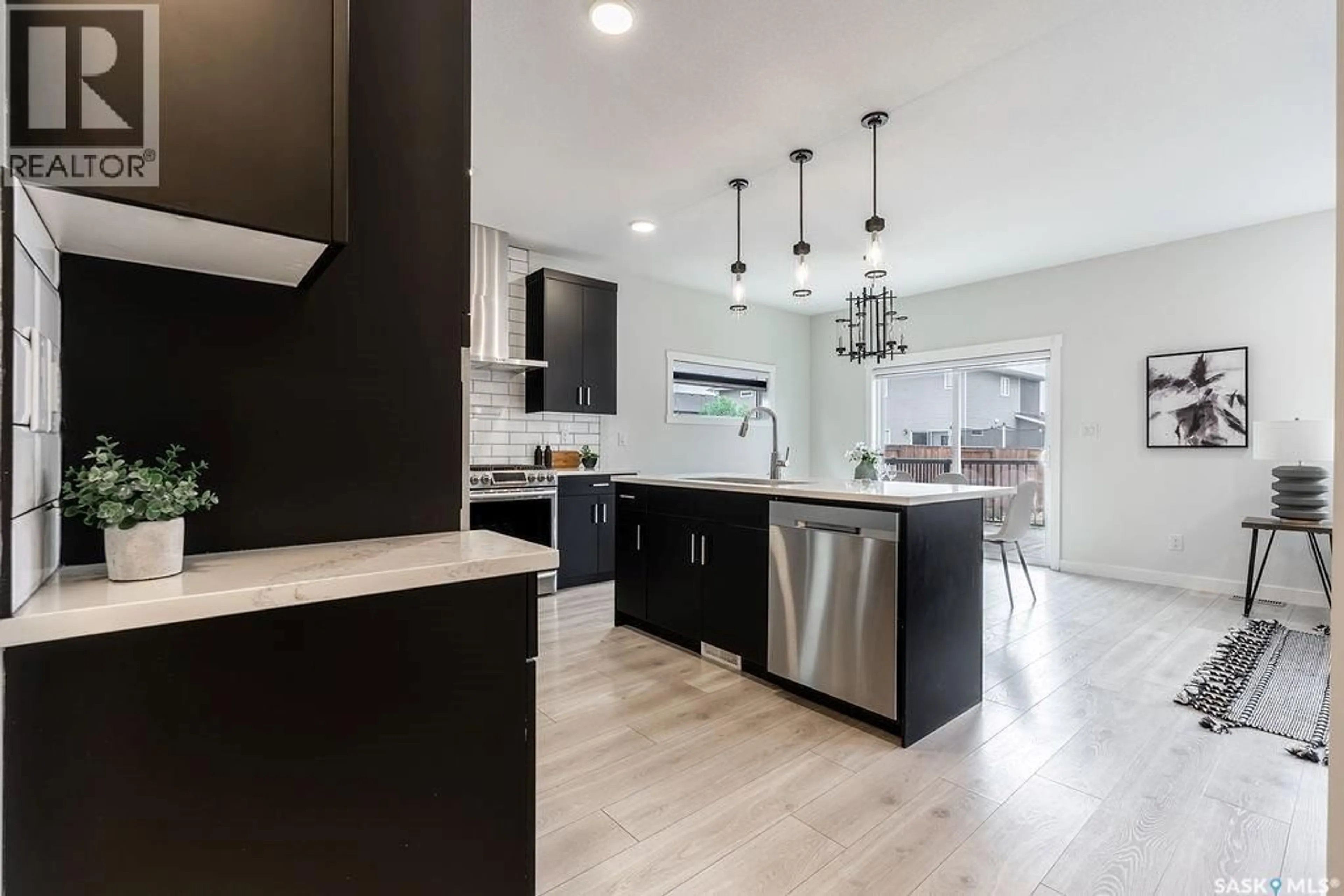 Contemporary kitchen, unknown for 213 DUBOIS CRESCENT, Saskatoon Saskatchewan S7V0R4