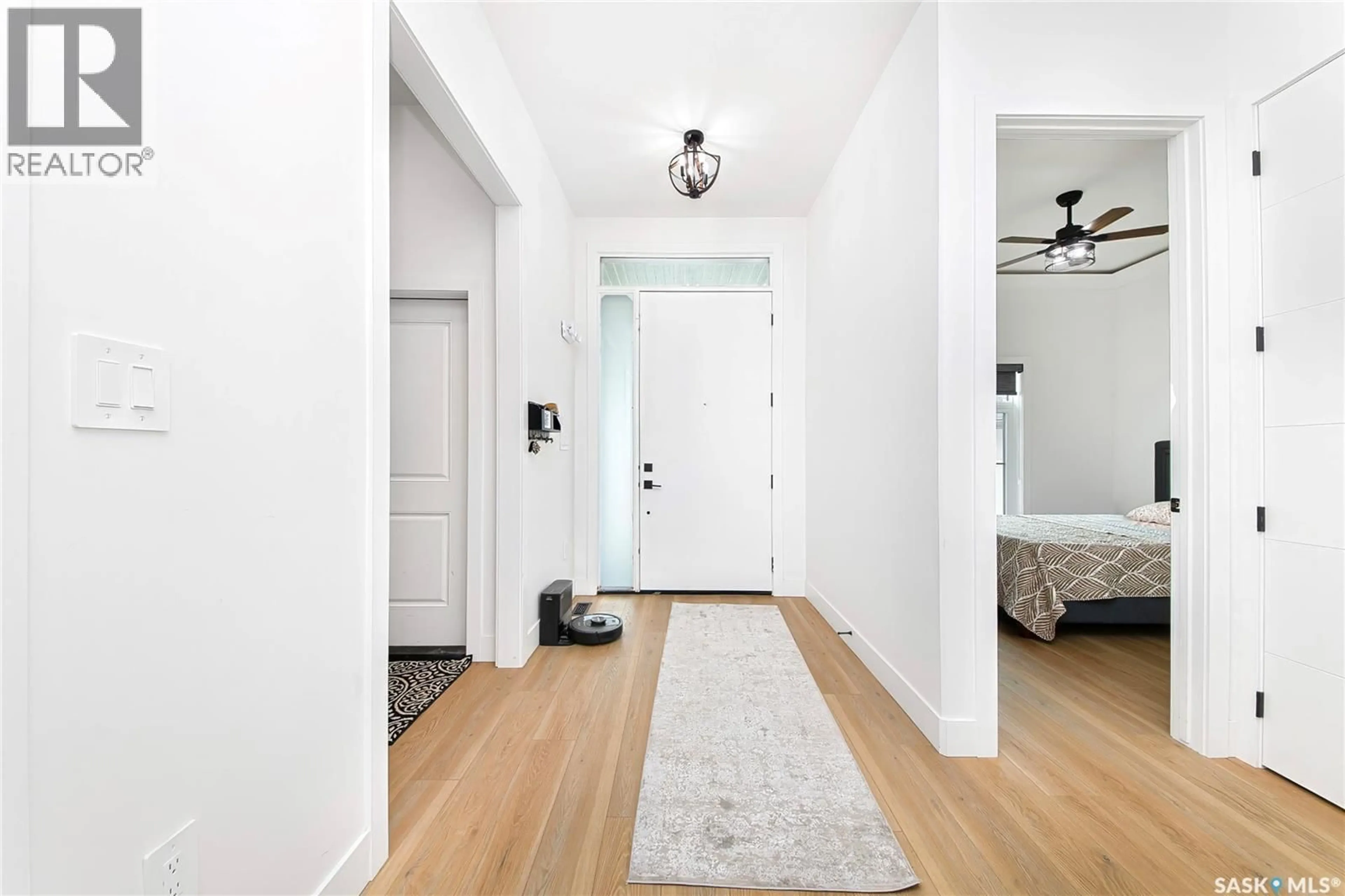 Indoor entryway for 618 NIGHTINGALE COVE, Saskatoon Saskatchewan S7L6X7
