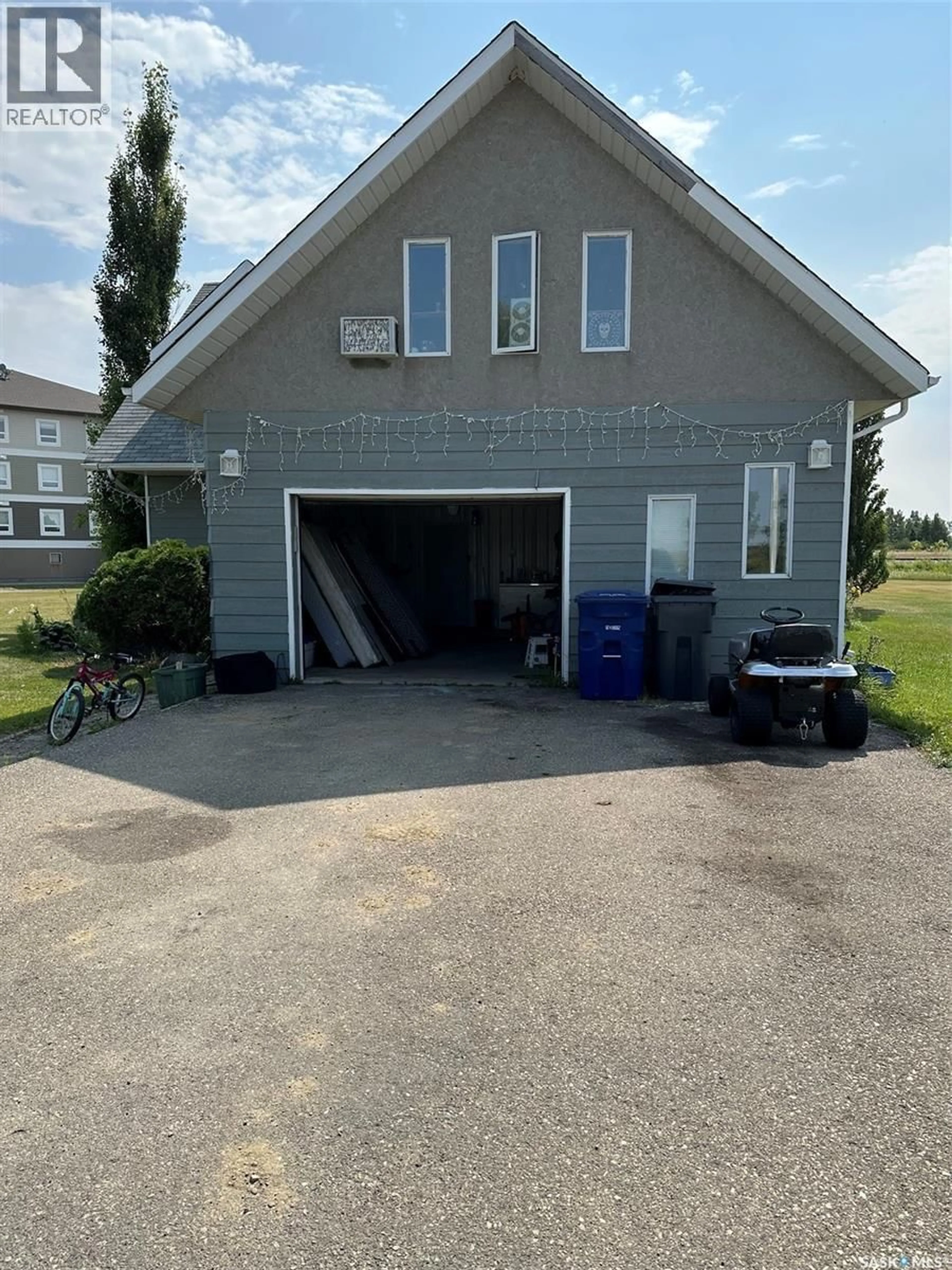 Indoor garage for 108 LUNDY PLACE, Stoughton Saskatchewan S0G4T0