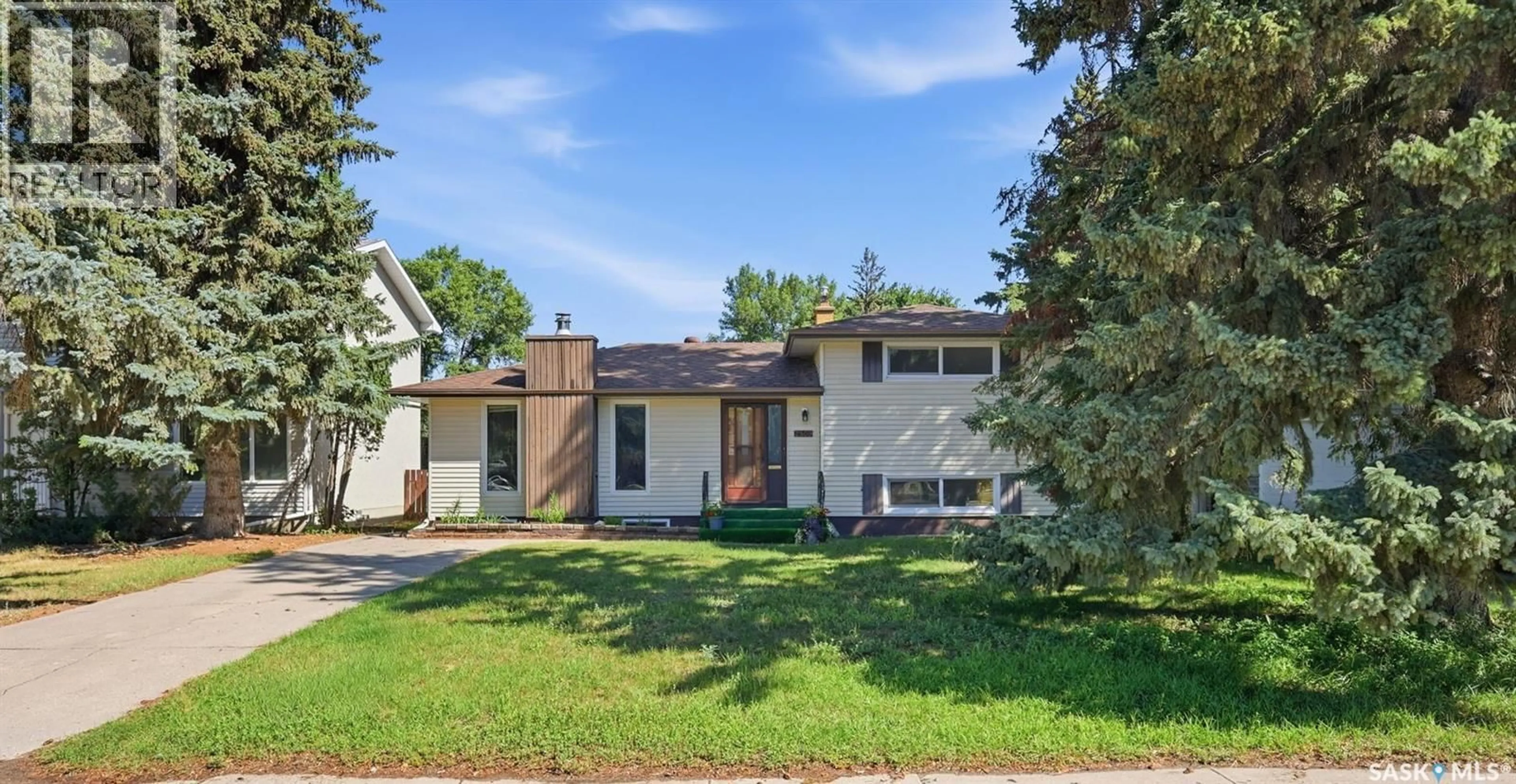 Home with vinyl exterior material, street for 2509 TAYLOR STREET, Saskatoon Saskatchewan S7H1W9