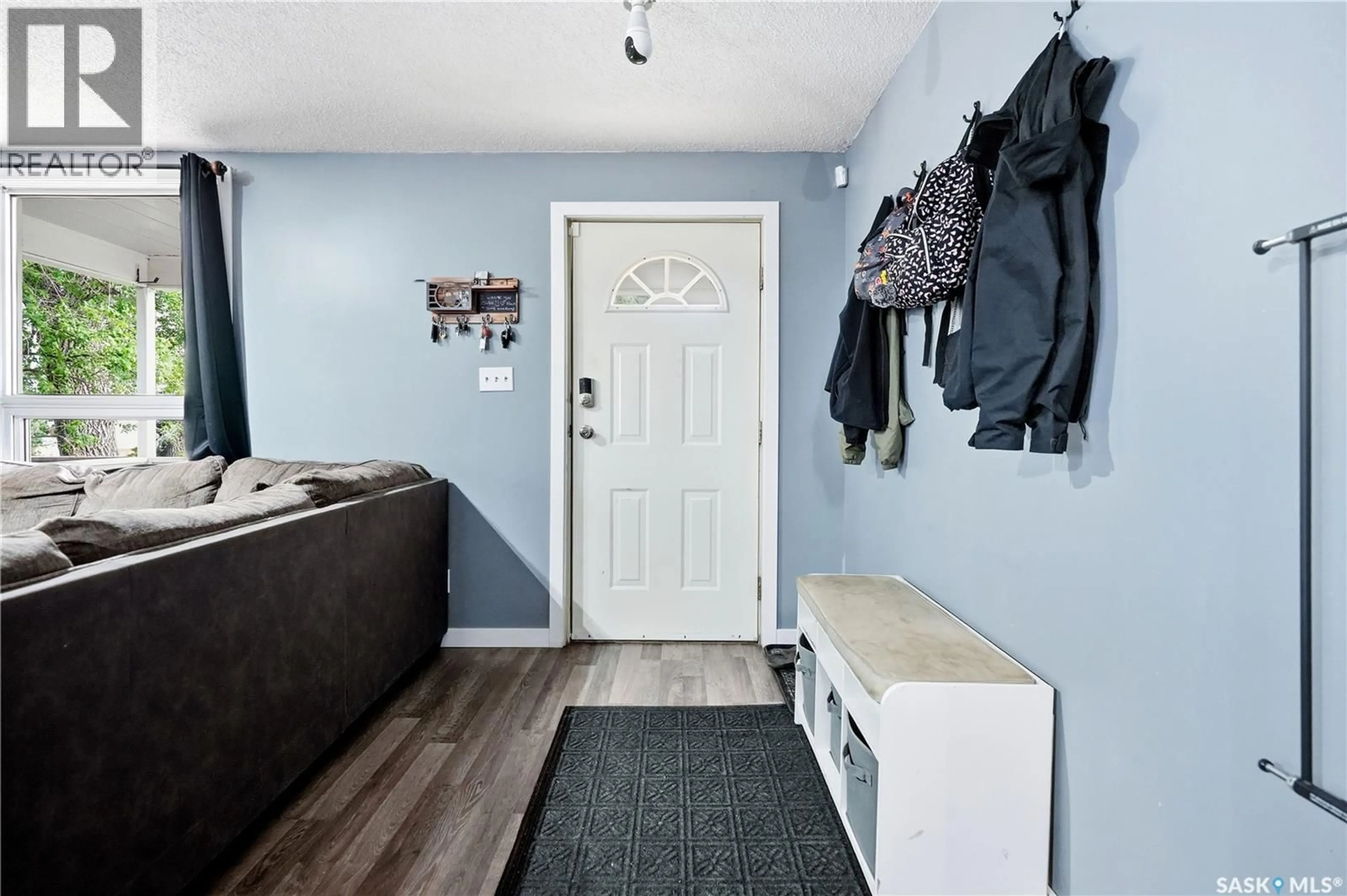 Indoor entryway for 1191 1ST AVENUE, Moose Jaw Saskatchewan S6H1A2