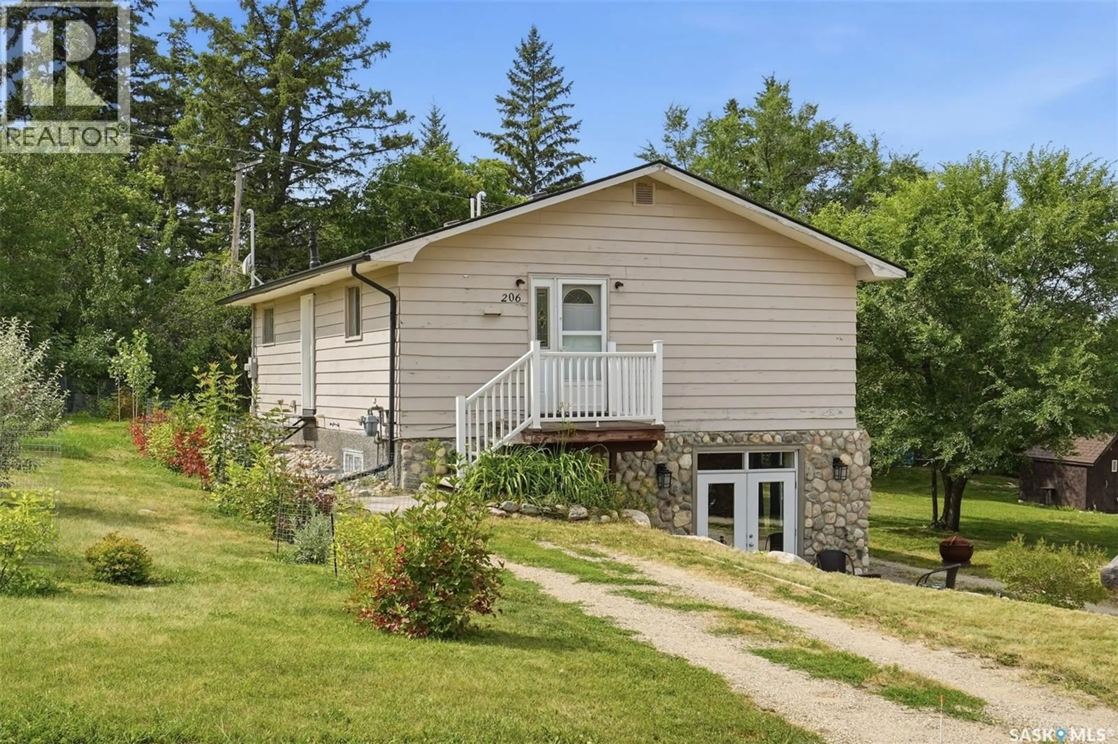 Home with vinyl exterior material, unknown for 206 RICHARD STREET, Manitou Beach Saskatchewan S0K4T1