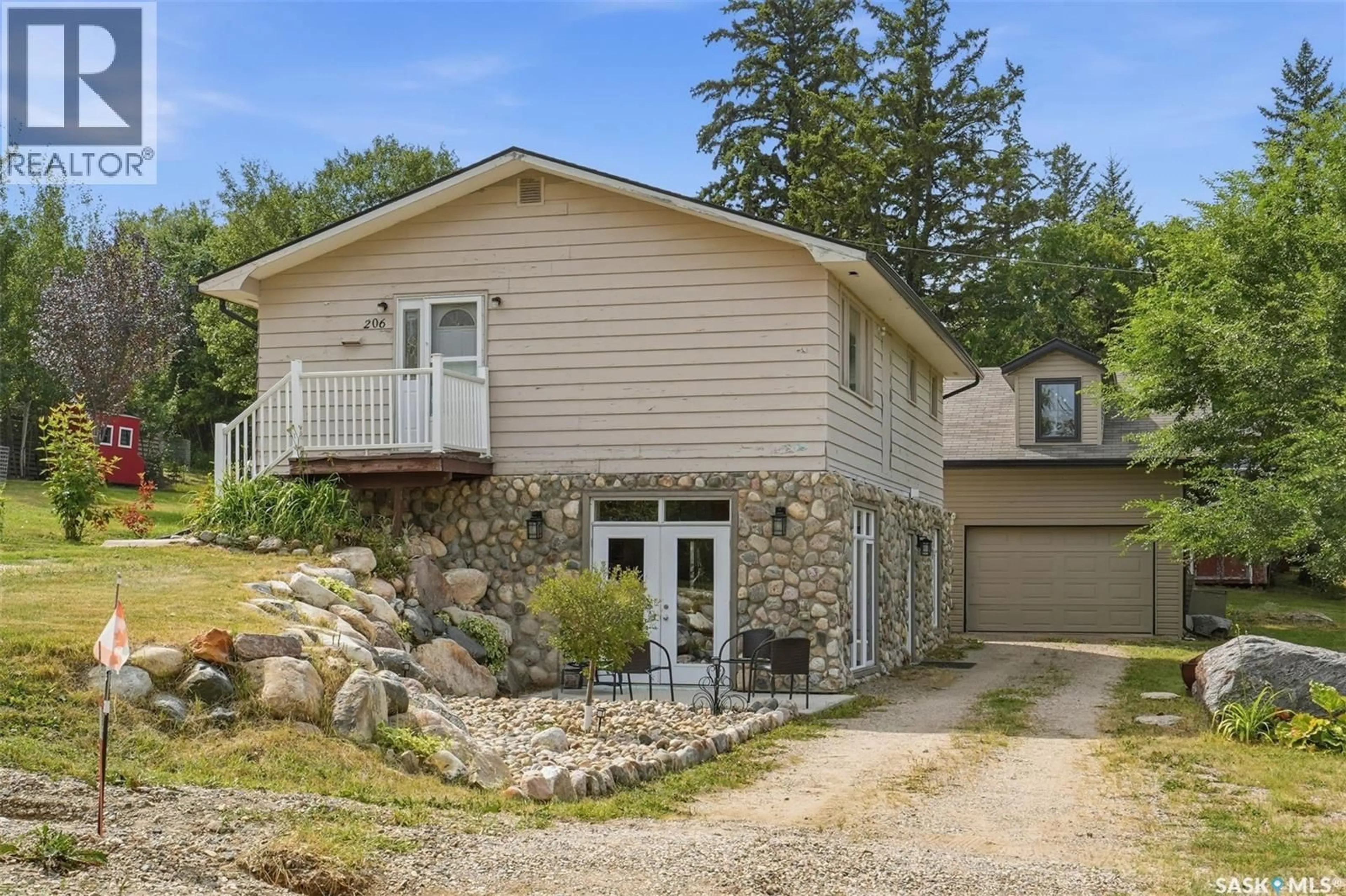 Home with vinyl exterior material, unknown for 206 RICHARD STREET, Manitou Beach Saskatchewan S0K4T1