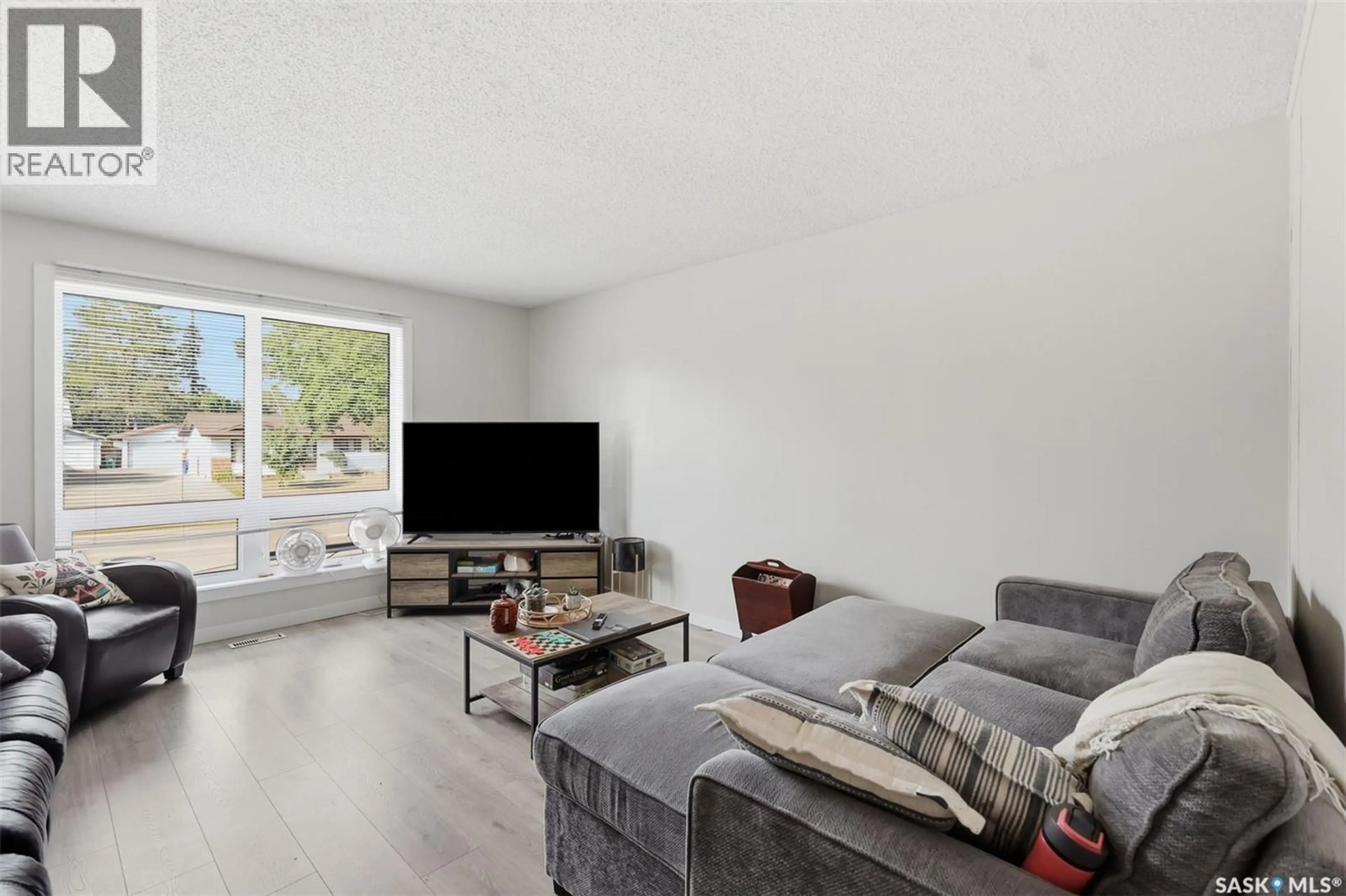 Living room with furniture, unknown for 723 LENORE DRIVE, Saskatoon Saskatchewan S7K5G8