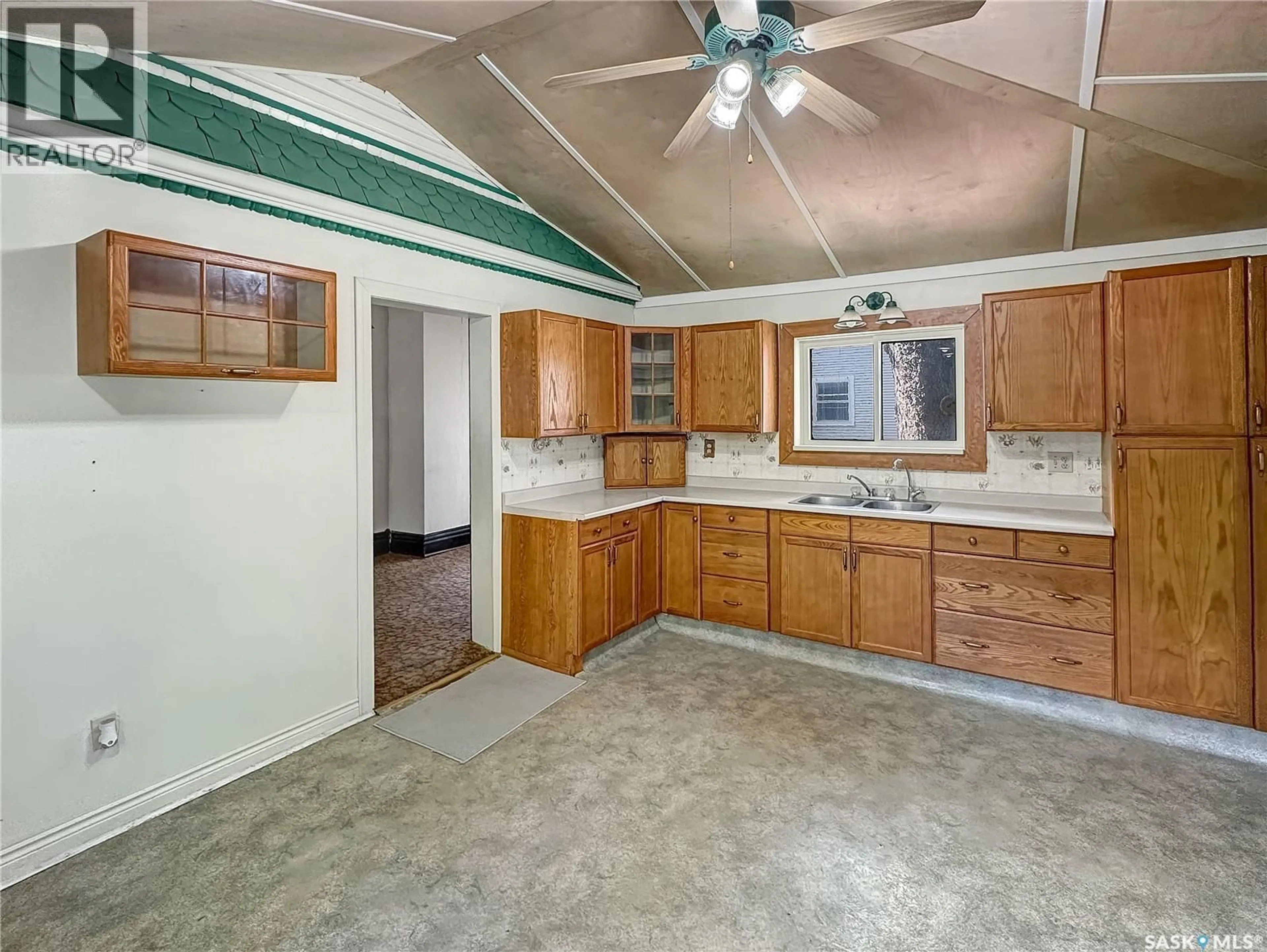 Standard kitchen, unknown for 903 BOYLE STREET, Indian Head Saskatchewan S0G2K0