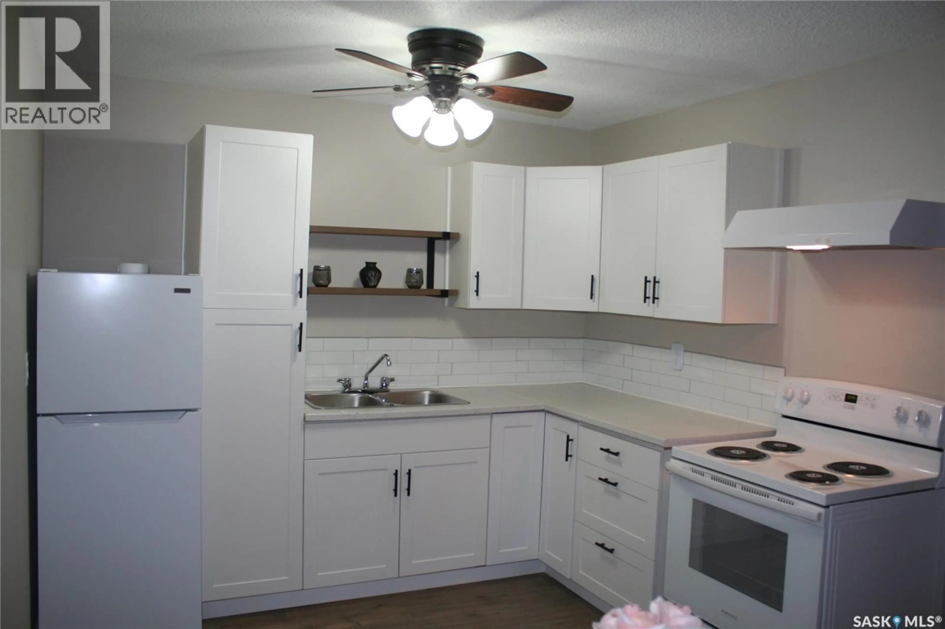 Standard kitchen, unknown for 6 - 4505 RAE STREET, Regina Saskatchewan S4S3B2