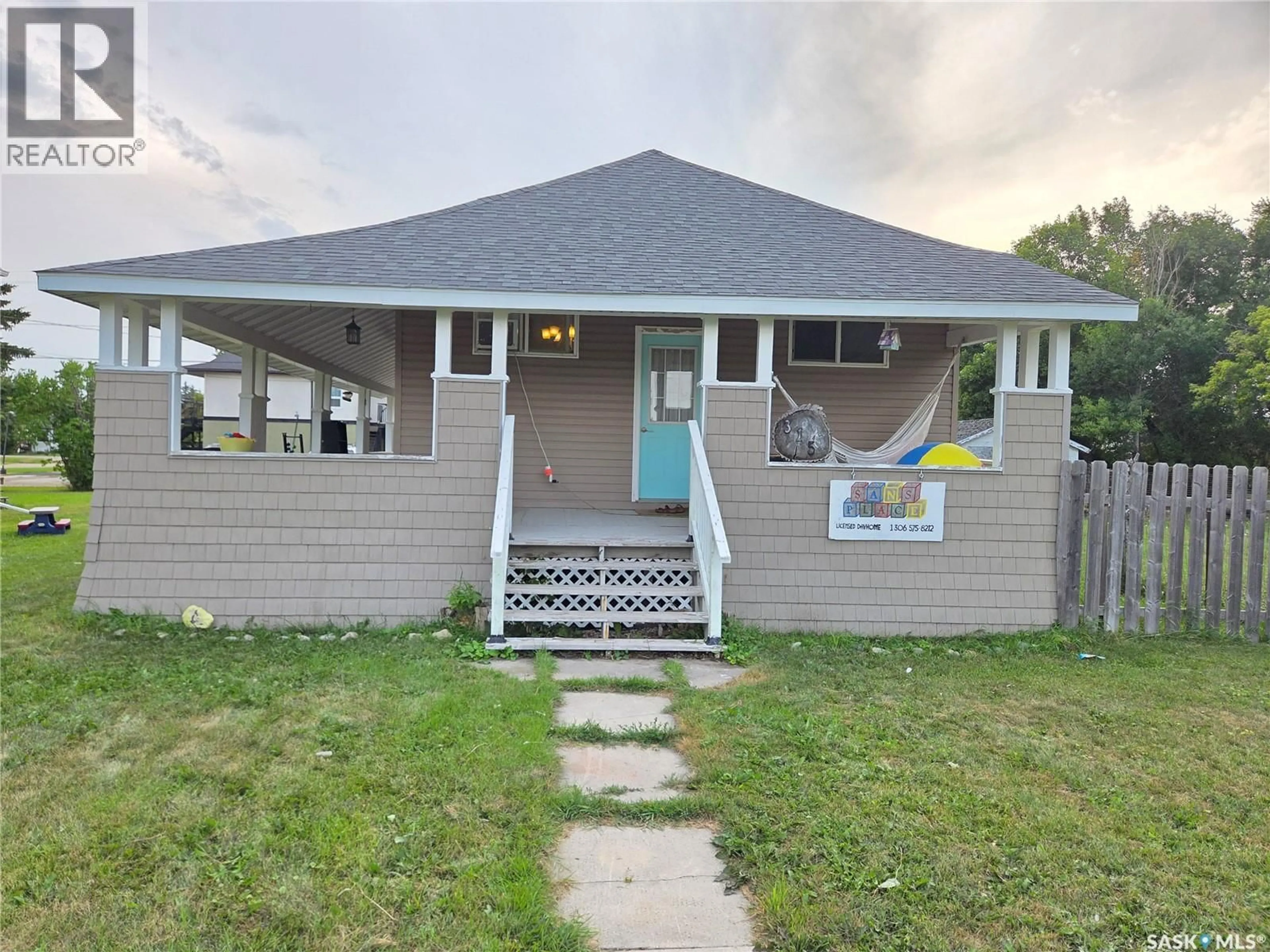 Home with vinyl exterior material, unknown for 315 CARLYLE STREET, Arcola Saskatchewan S0C0G0
