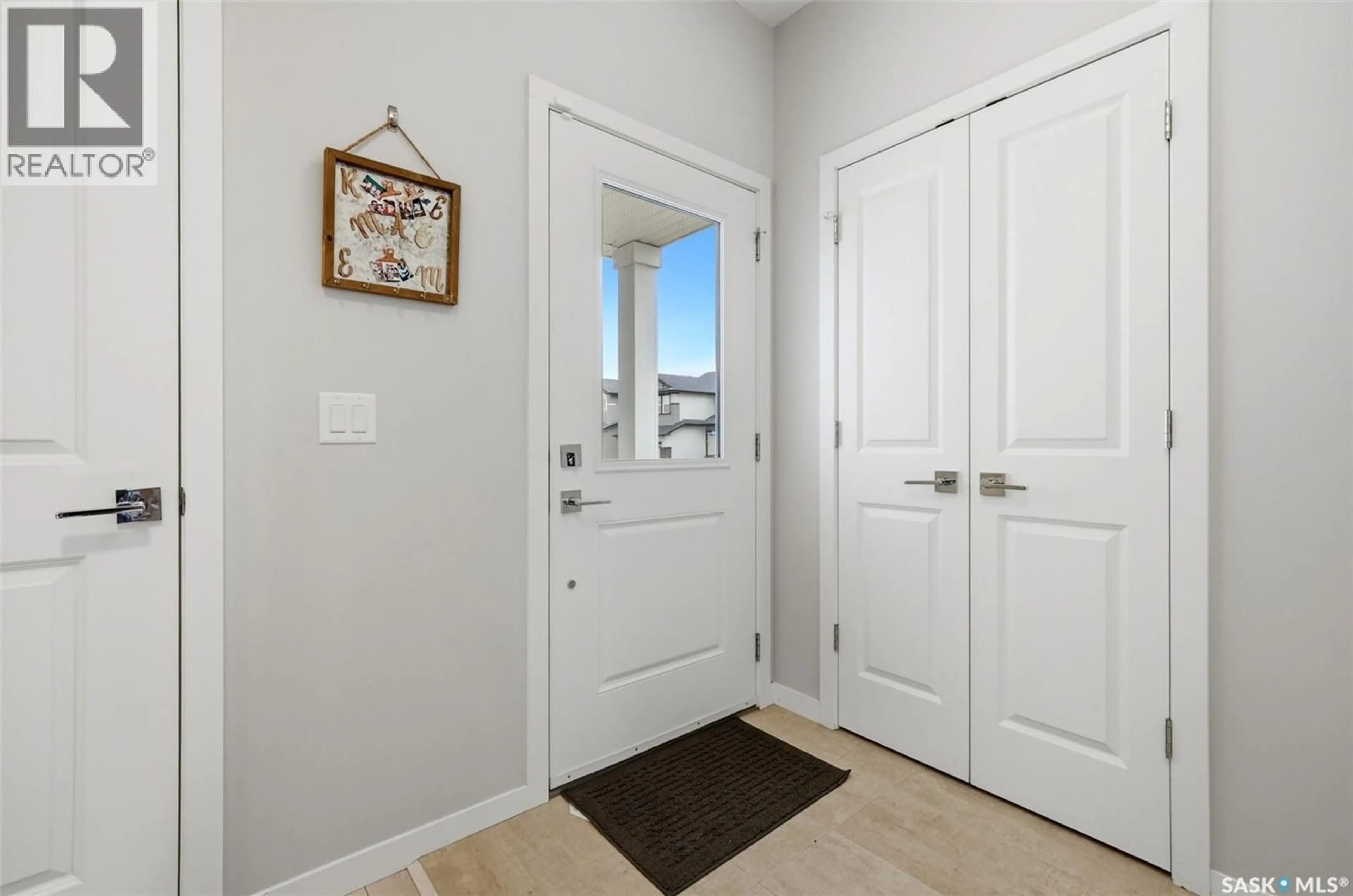 Indoor entryway for 3886 GEE CRESCENT, Regina Saskatchewan S4V3N9