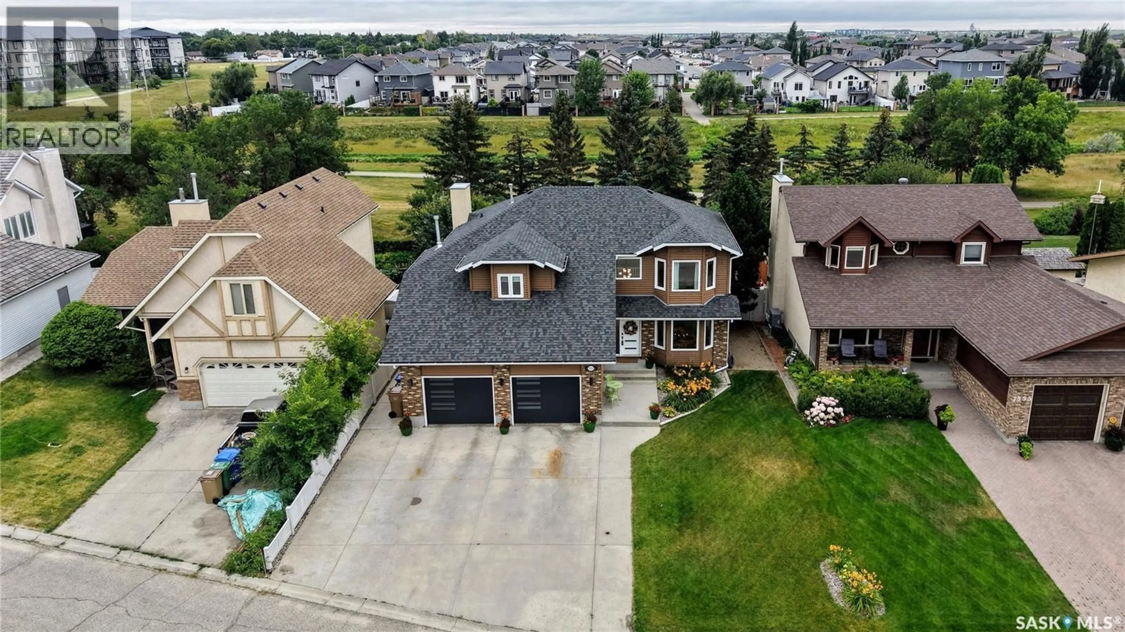 A pic from outside/outdoor area/front of a property/back of a property/a pic from drone, street for 7551 BUTLER BAY, Regina Saskatchewan S4Y1B9