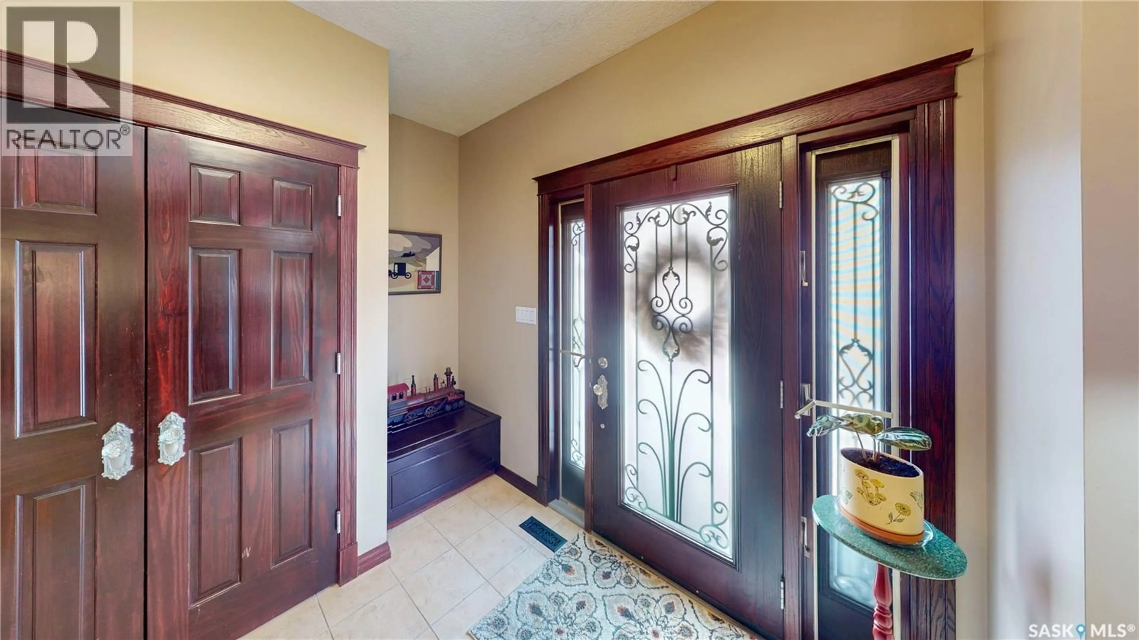 Indoor entryway for 2830 REGINA AVENUE, Regina Saskatchewan S4S0G5