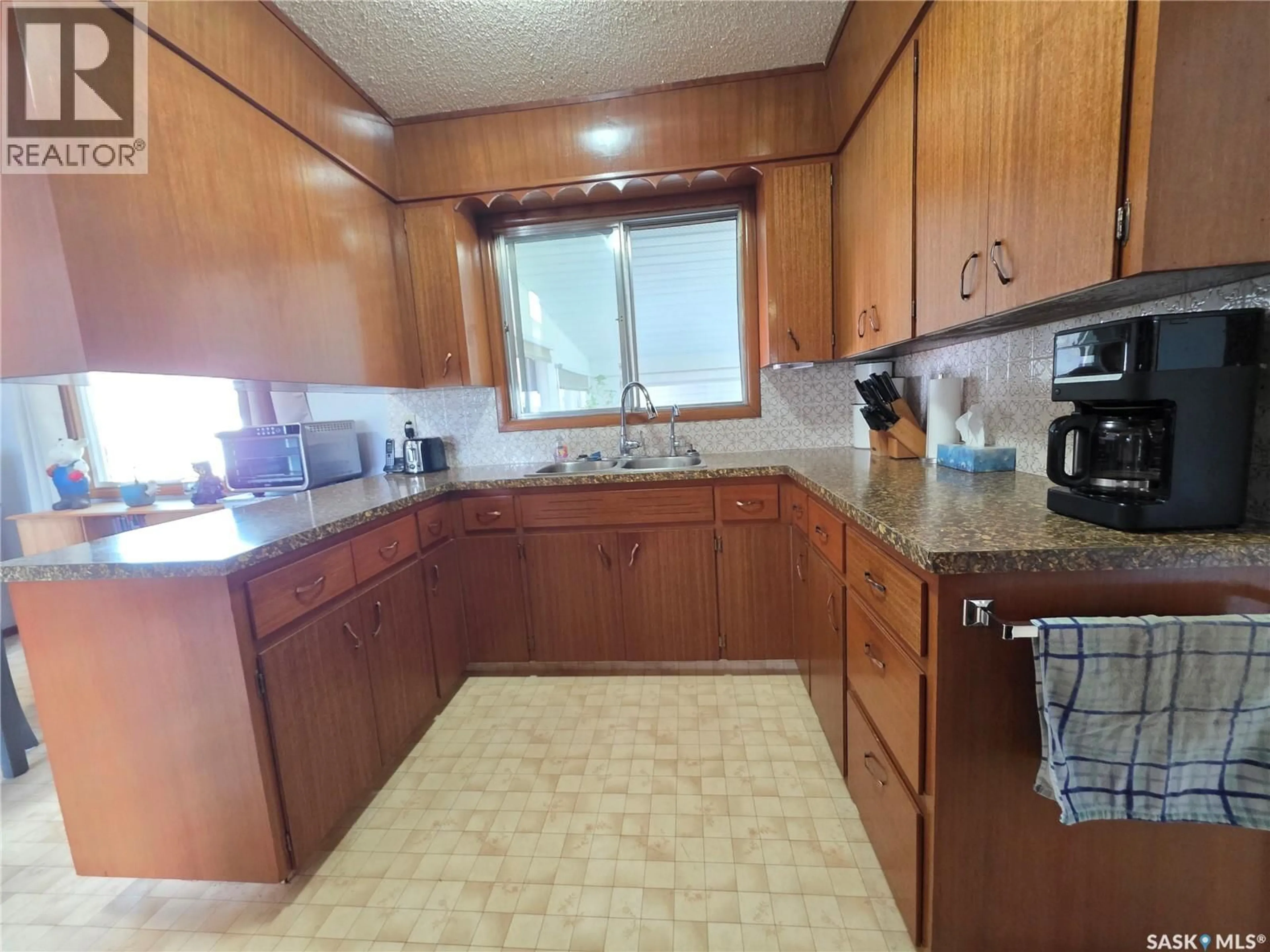 Standard kitchen, unknown for 531 2ND AVENUE, Swift Current Saskatchewan S9H3J9