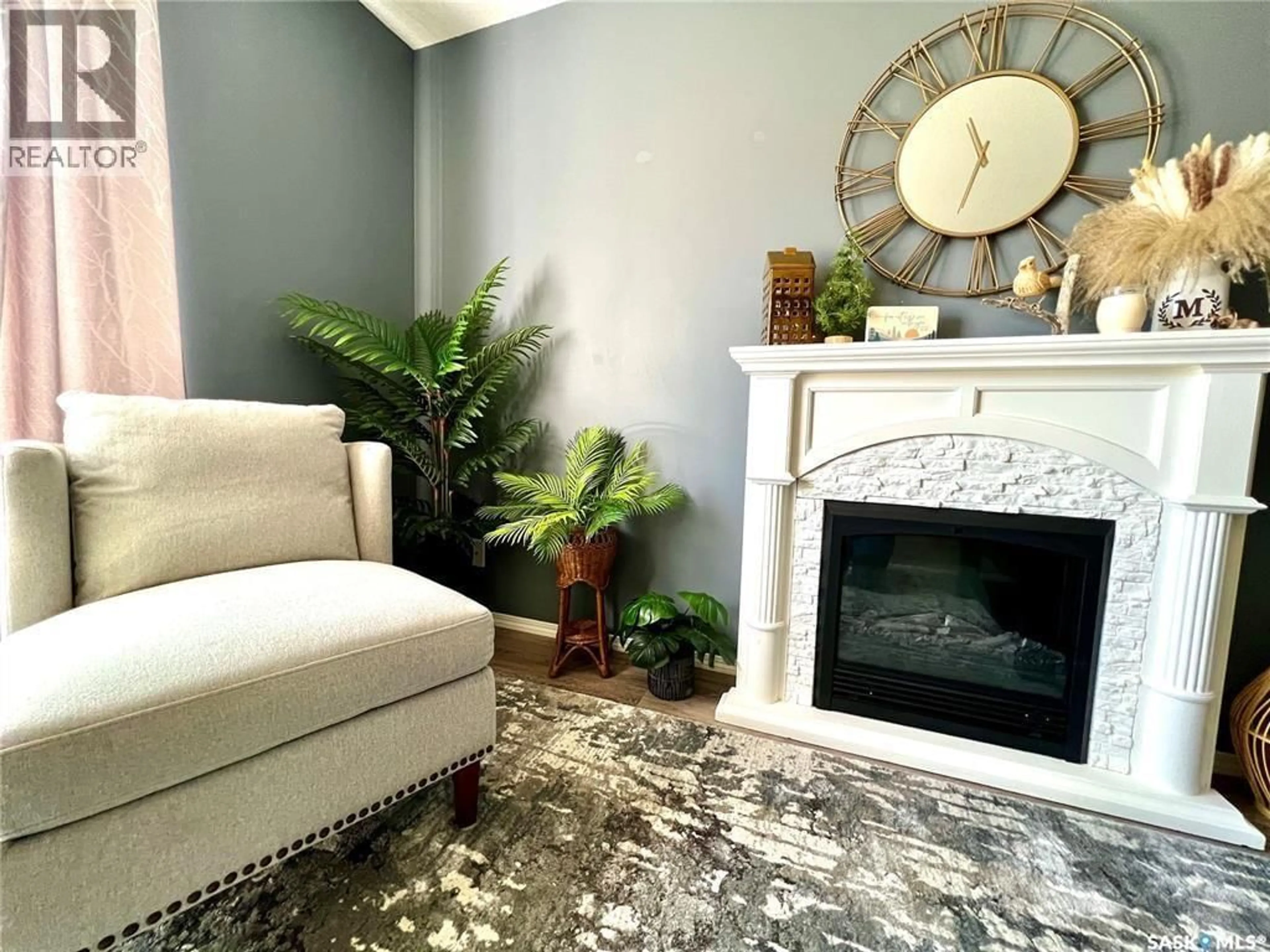 Living room with furniture, carpet floor for 103 - 503 COLONEL OTTER DRIVE, Swift Current Saskatchewan S9H2K4
