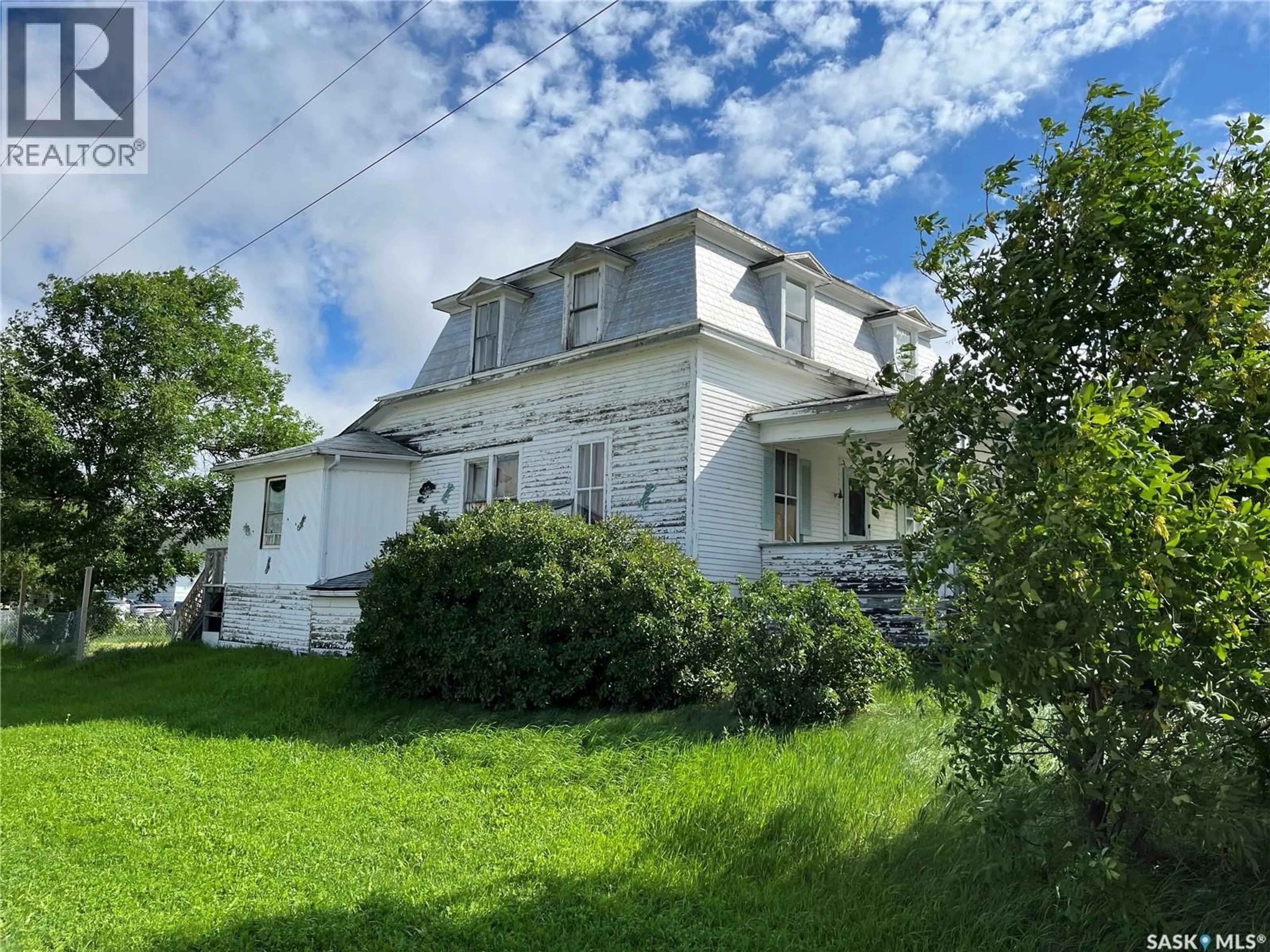A pic from outside/outdoor area/front of a property/back of a property/a pic from drone, building for 239 4TH AVENUE, Gravelbourg Saskatchewan S0H1X0