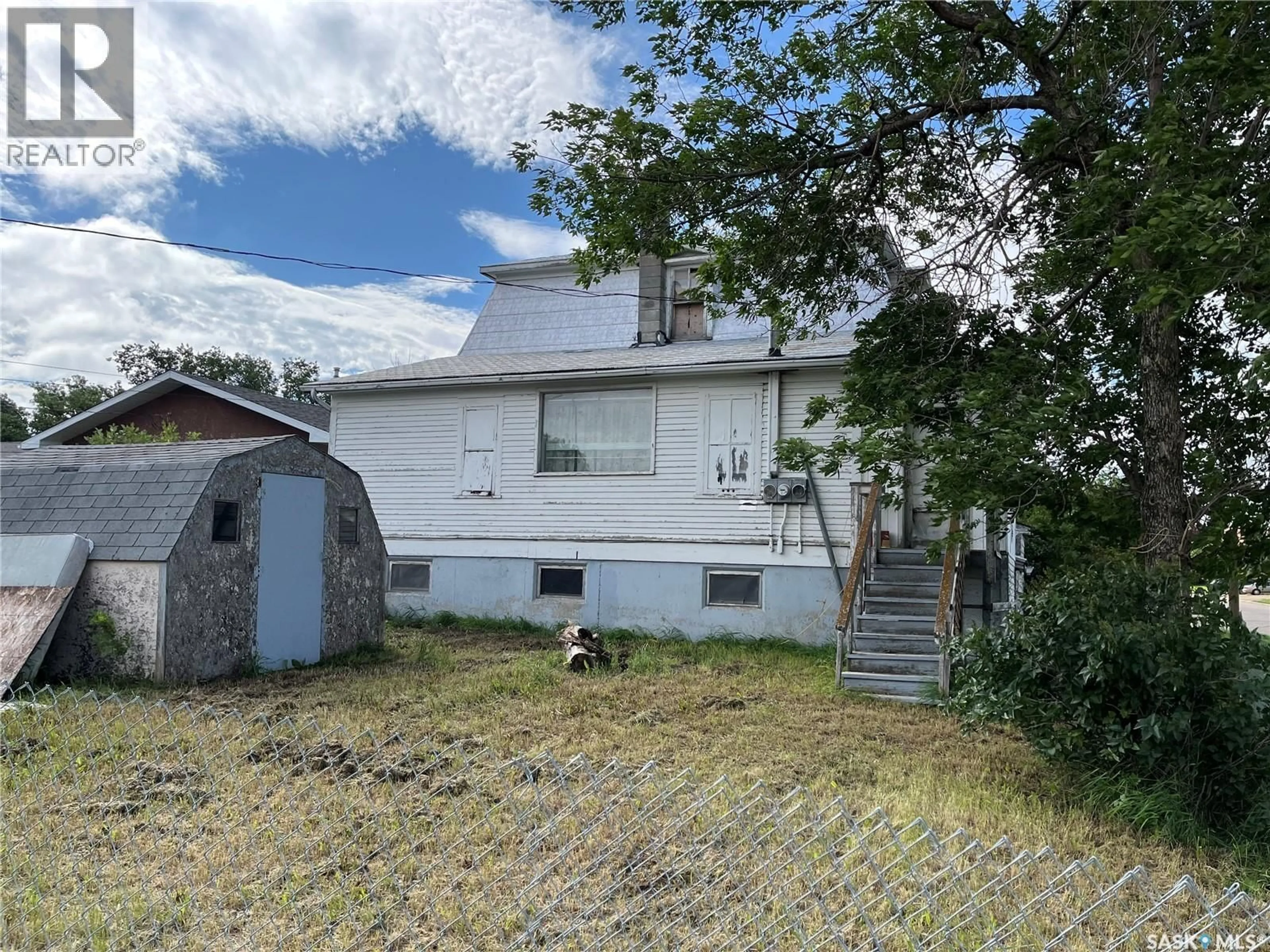 A pic from outside/outdoor area/front of a property/back of a property/a pic from drone, street for 239 4TH AVENUE, Gravelbourg Saskatchewan S0H1X0