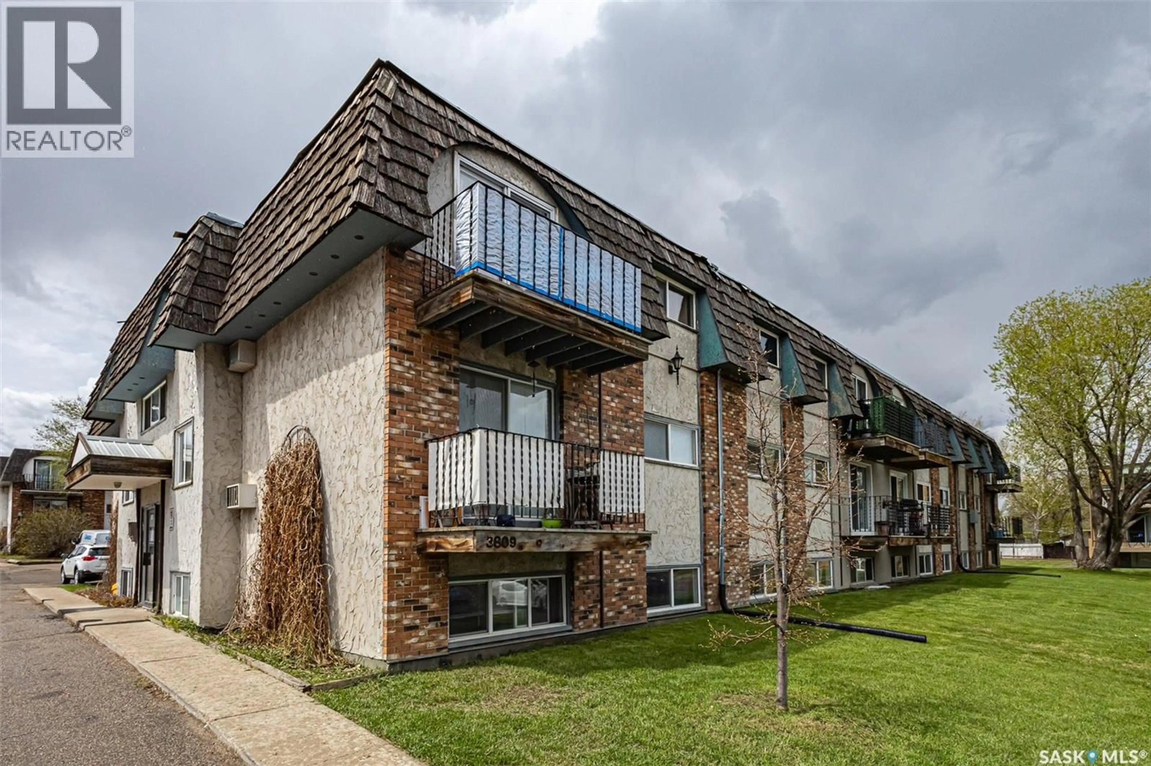 Patio, building for 3809 - 14 LUTHER PLACE, Saskatoon Saskatchewan S7H4B1