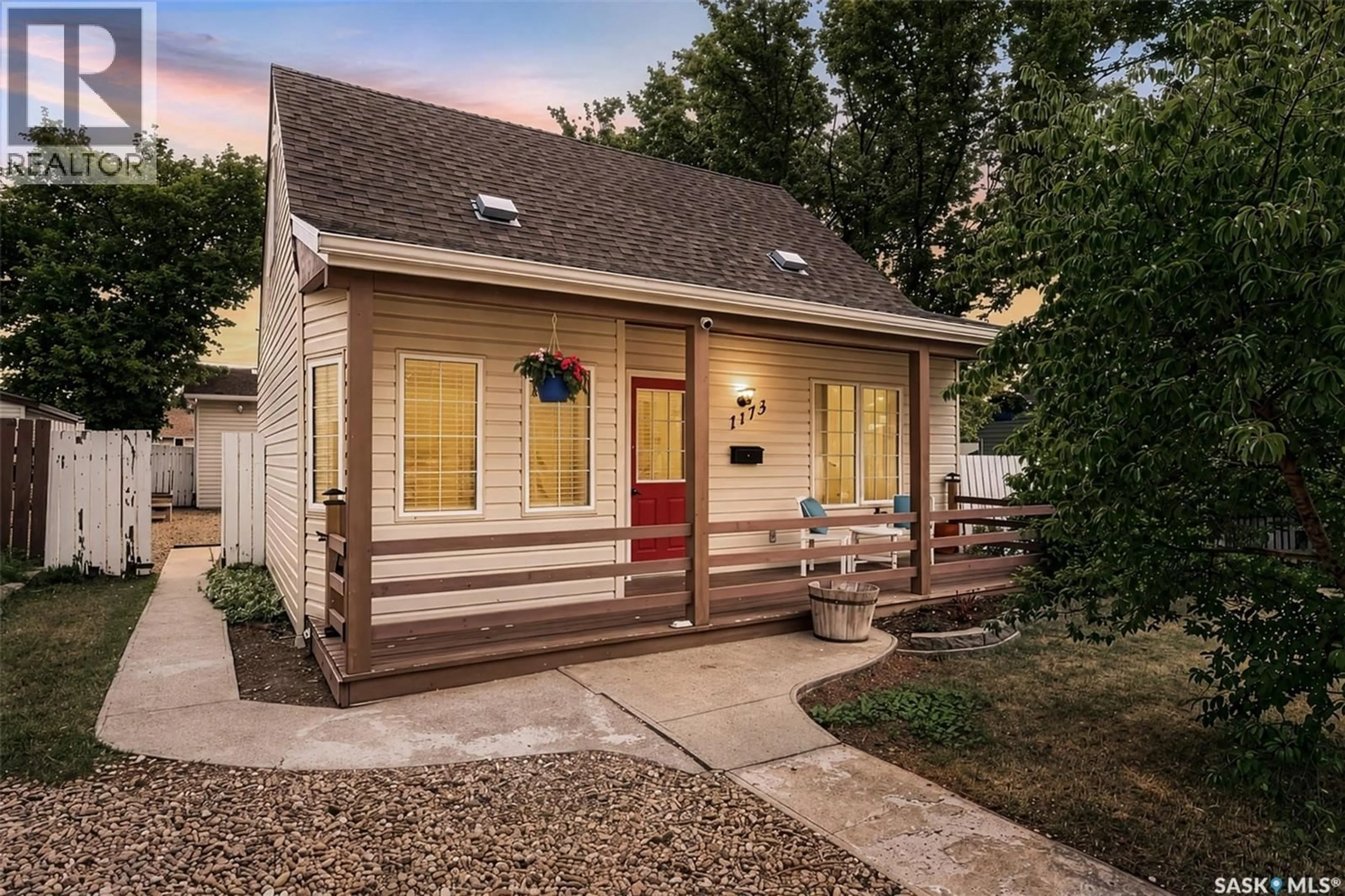 Home with vinyl exterior material, street for 1173 4TH AVENUE, Moose Jaw Saskatchewan S6H1J2