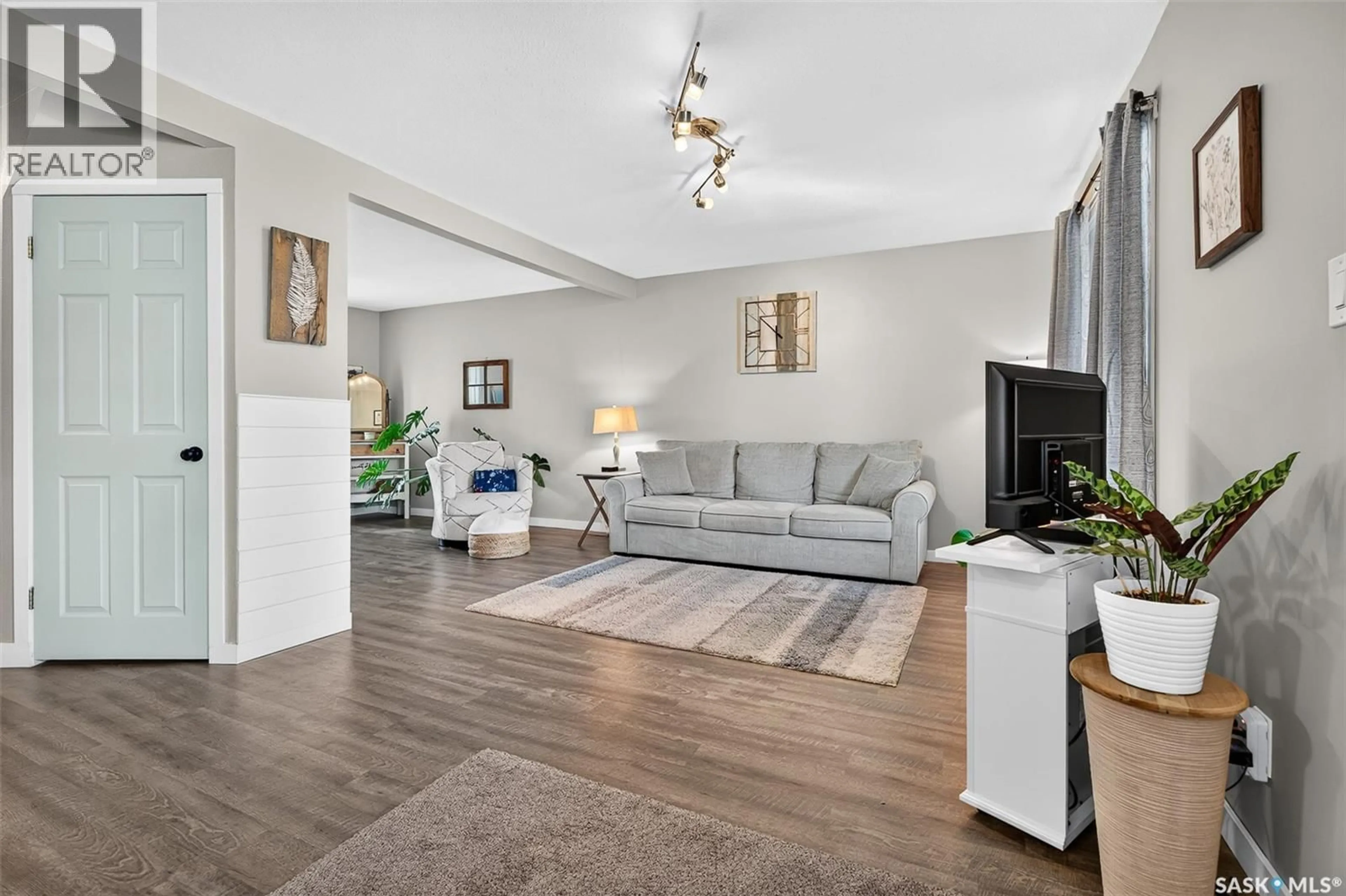 Living room with furniture, unknown for 1173 4TH AVENUE, Moose Jaw Saskatchewan S6H1J2