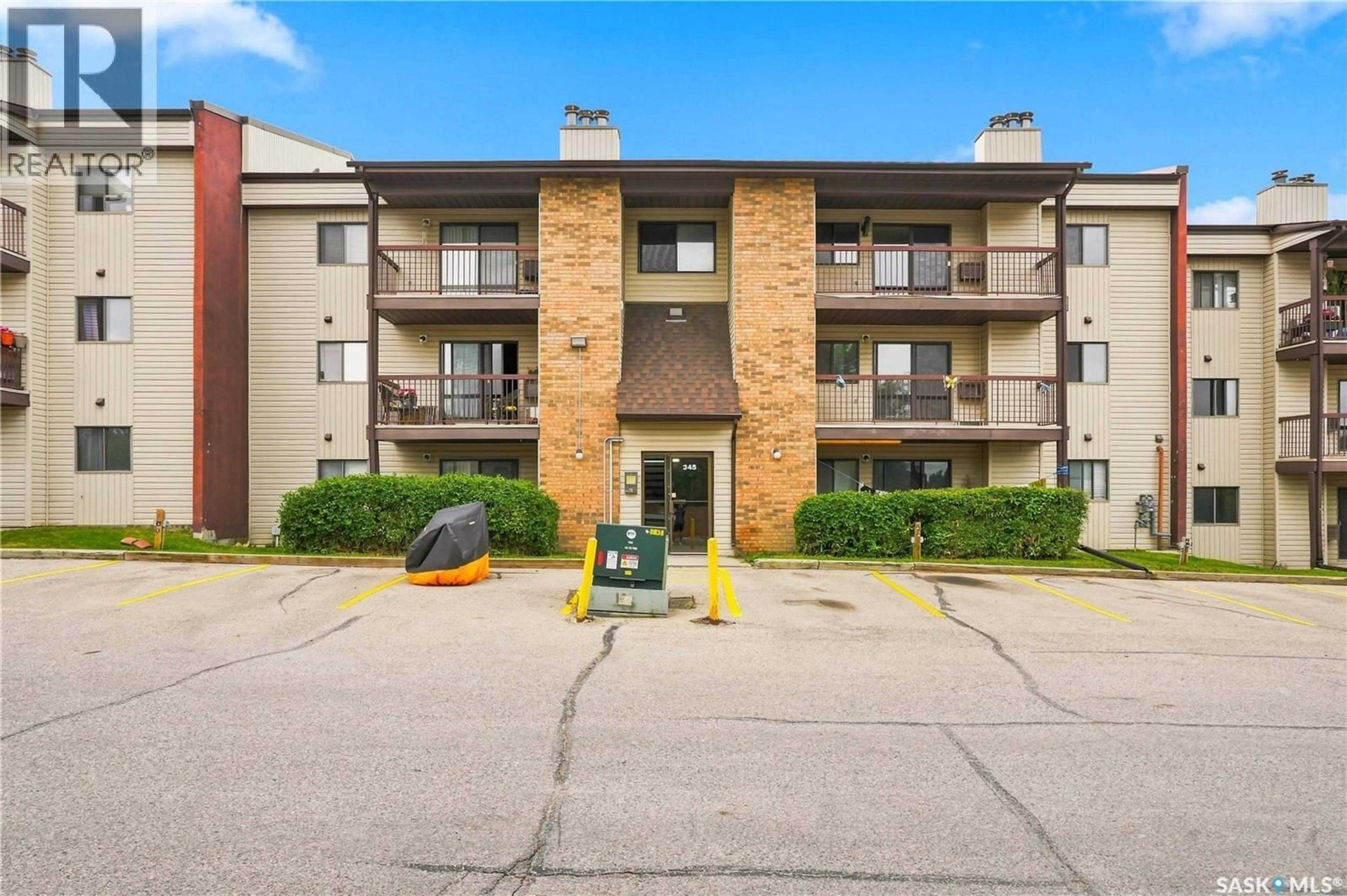Patio, unknown for 302 345 KINGSMERE BOULEVARD, Saskatoon Saskatchewan S7J4J6