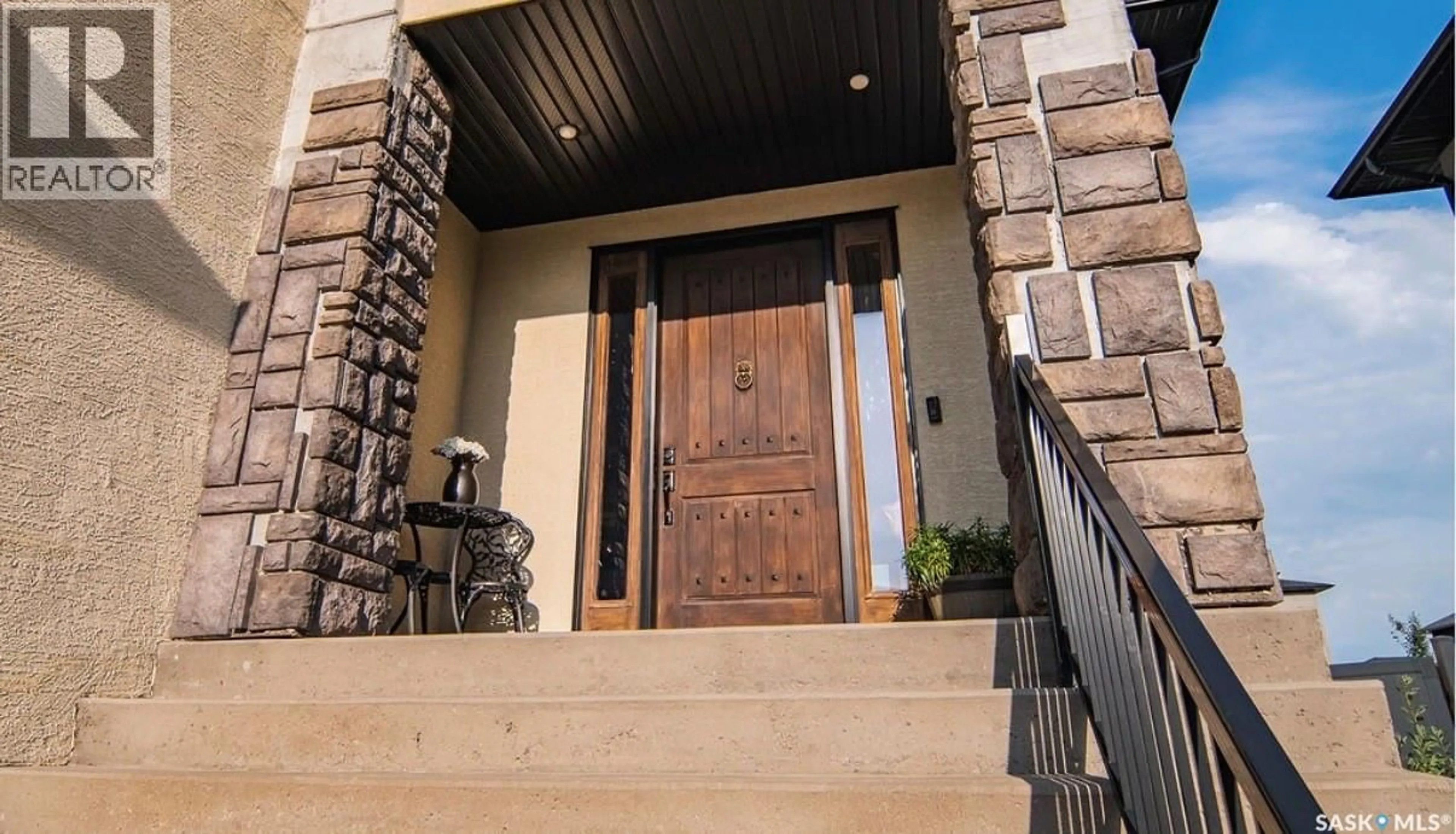 Indoor entryway for 16 HADLEY ROAD, Prince Albert Saskatchewan S6X0A4