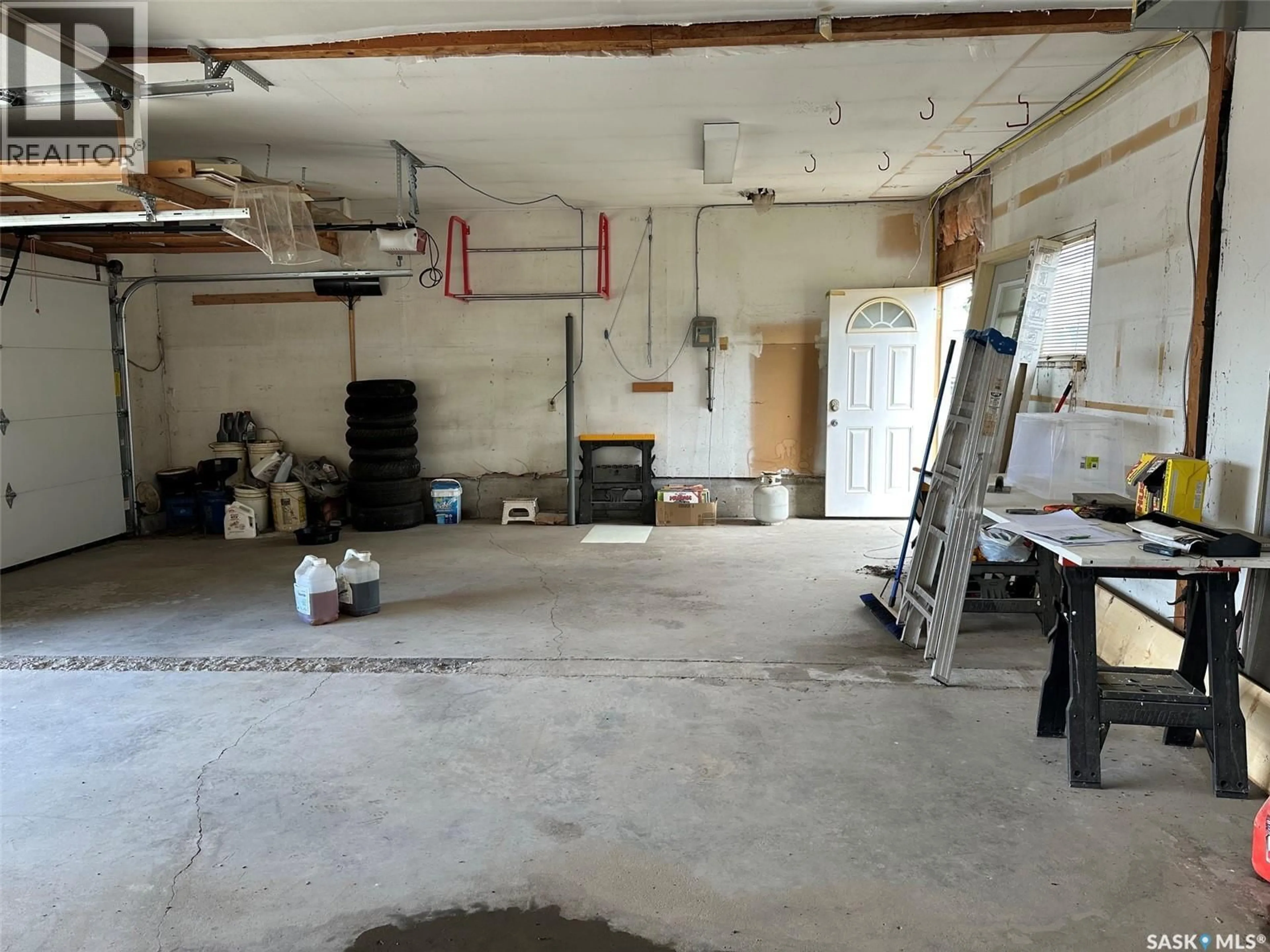 Indoor garage for 602 4TH STREET, Estevan Saskatchewan S4A0V5