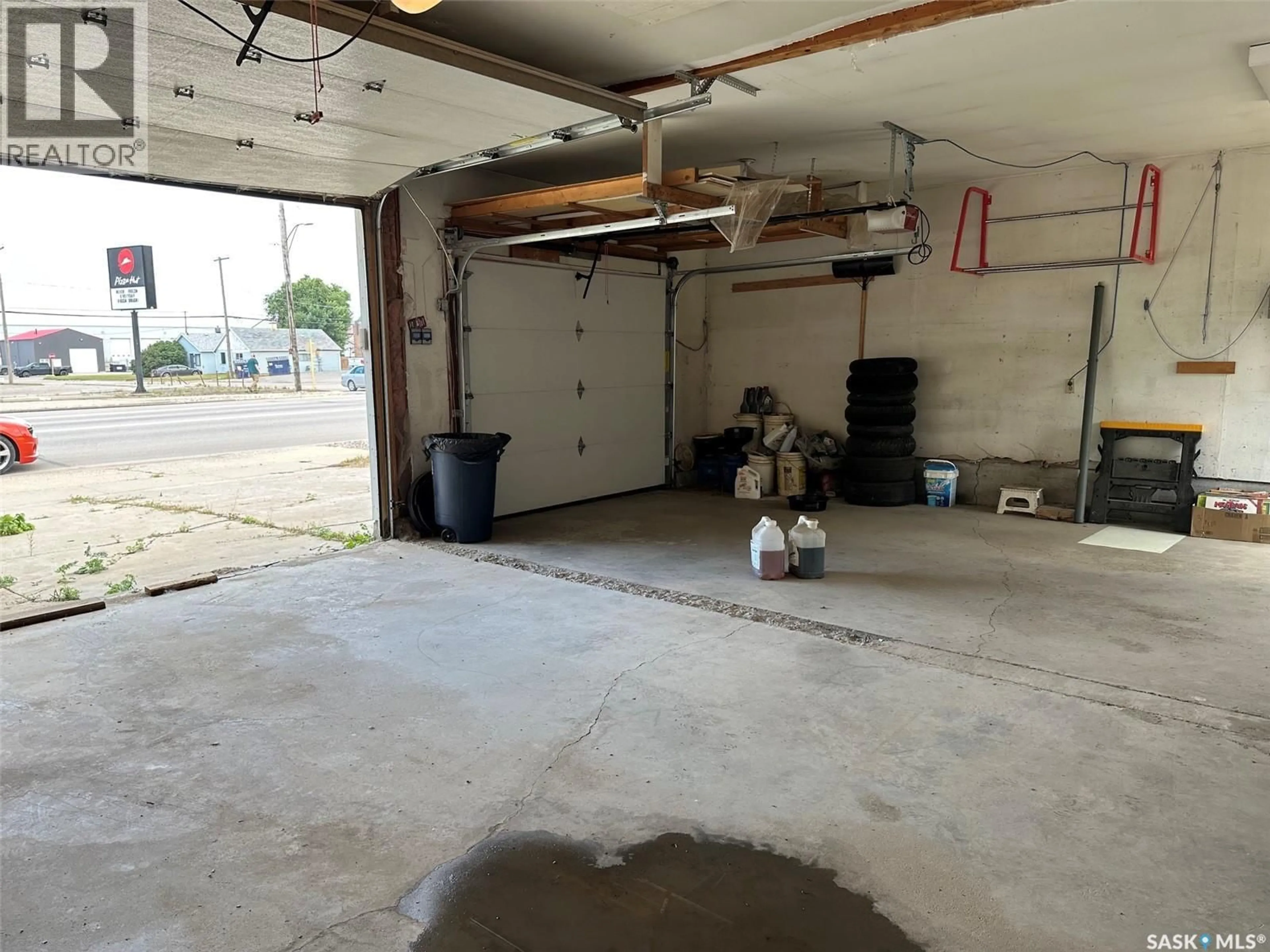 Indoor garage for 602 4TH STREET, Estevan Saskatchewan S4A0V5