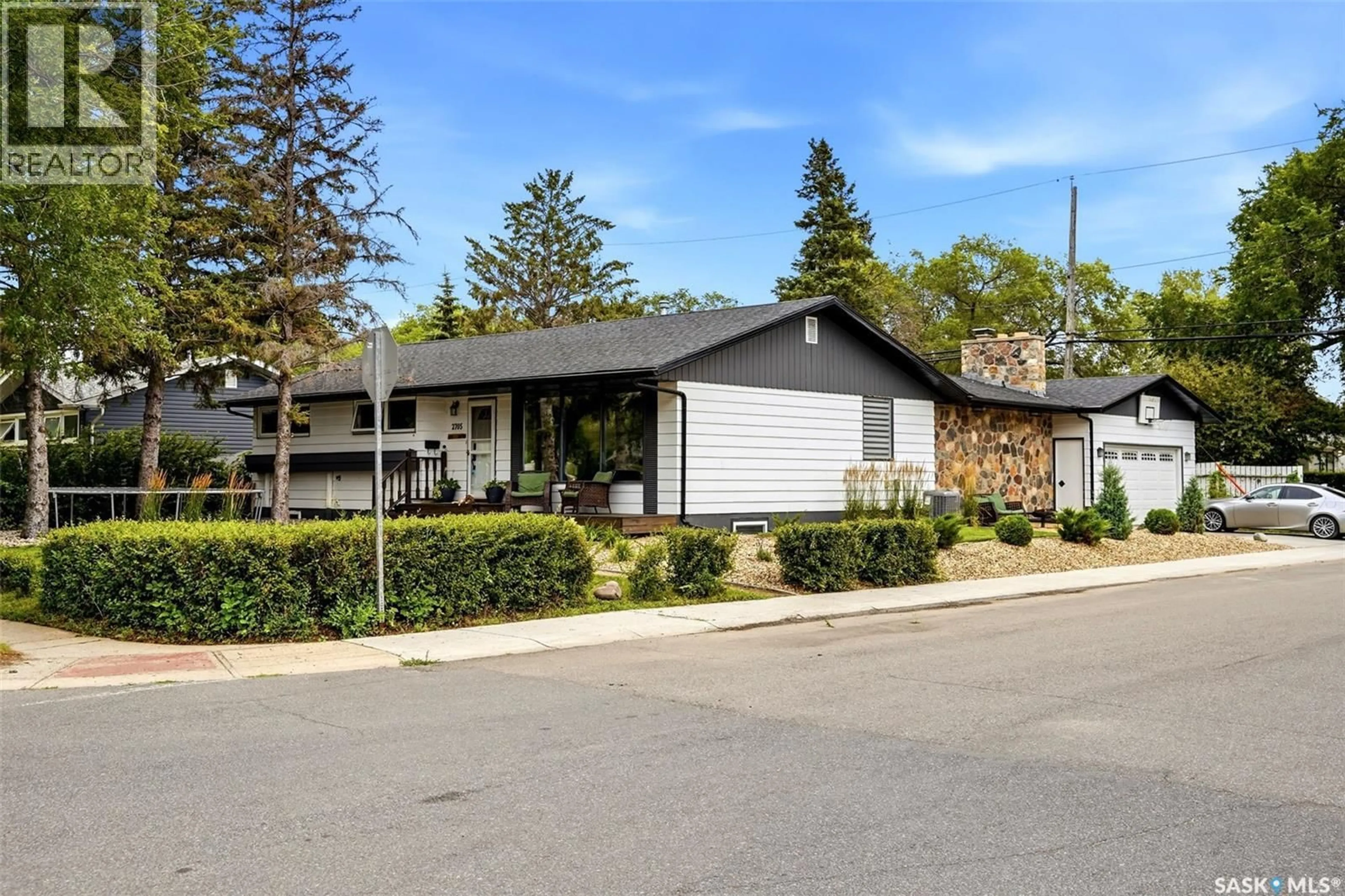 Patio, street for 2705 GRANT ROAD, Regina Saskatchewan S4S5G1