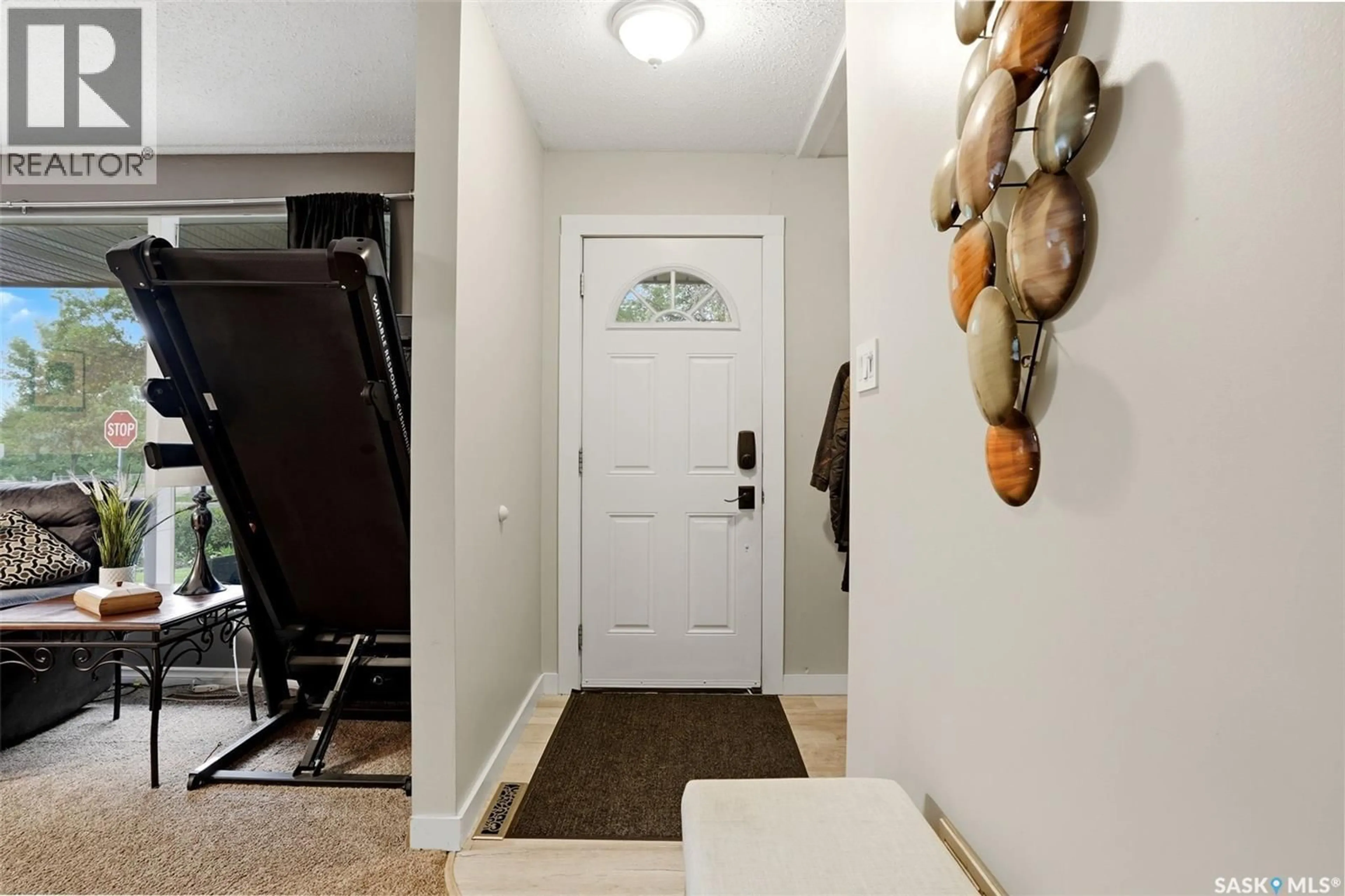 Indoor entryway for 2705 GRANT ROAD, Regina Saskatchewan S4S5G1