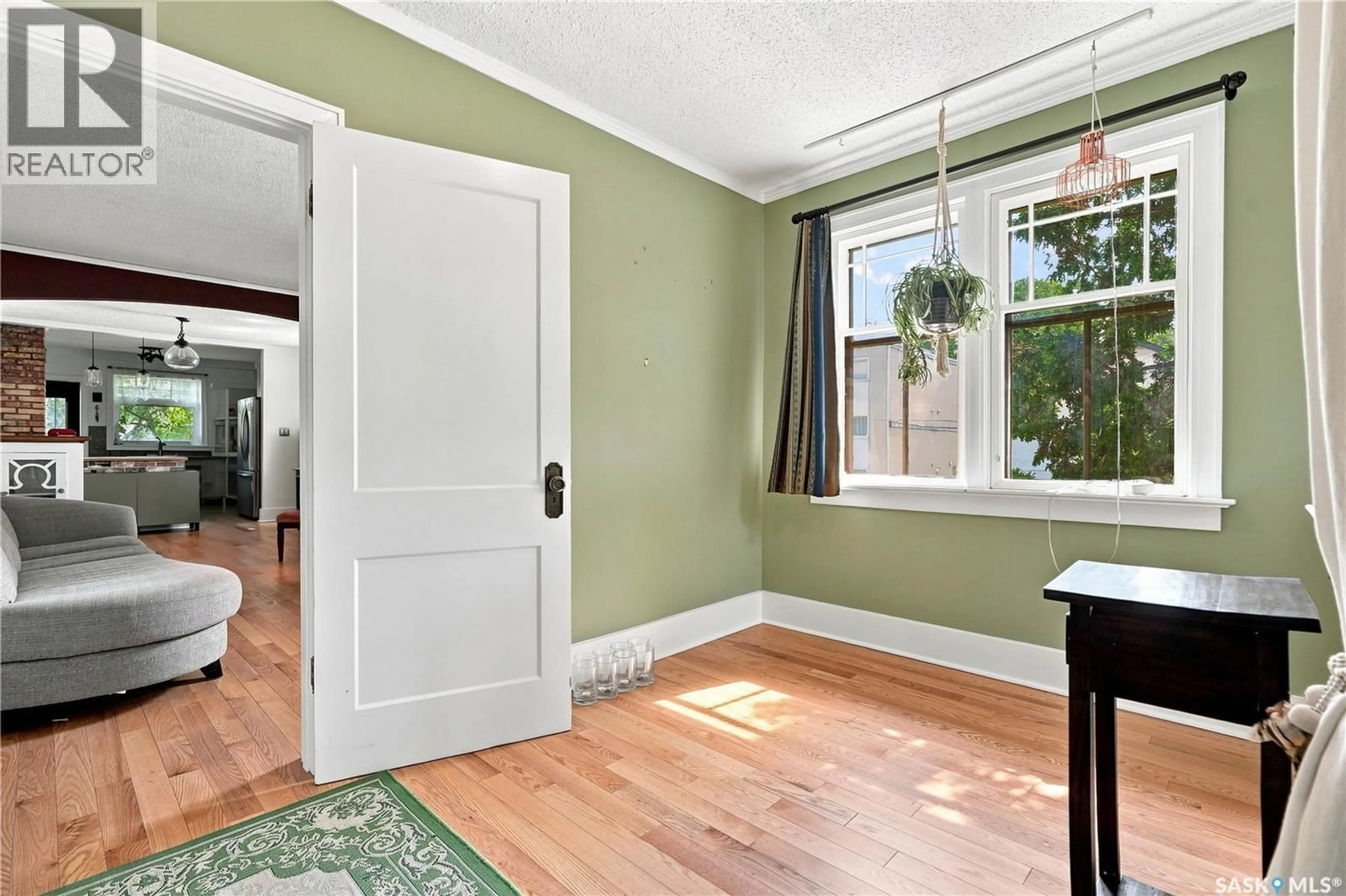 Indoor entryway for N - 902 4TH AVENUE, Saskatoon Saskatchewan S7K2N6