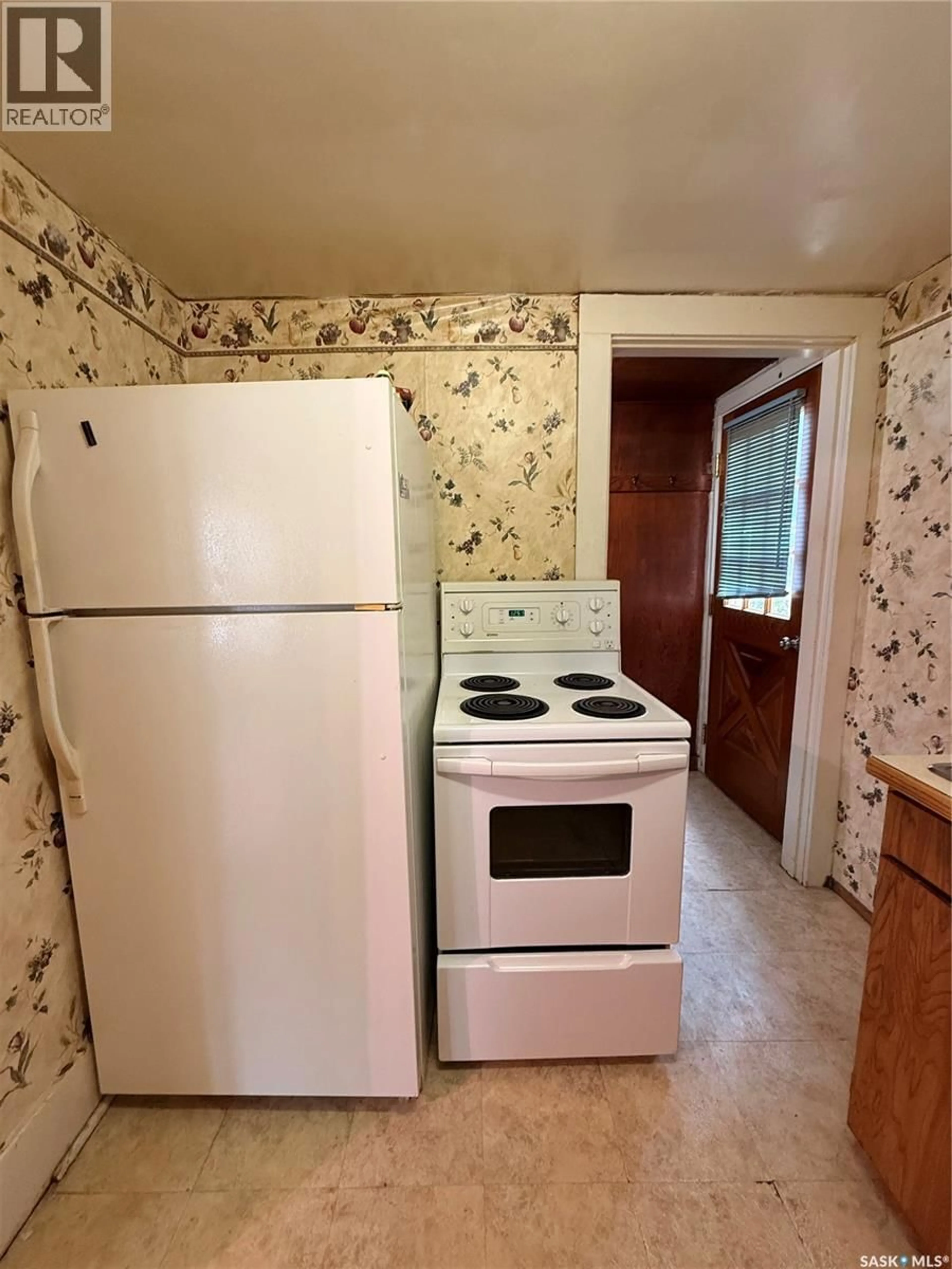 Standard kitchen, unknown for 538 CENTRE STREET, Shaunavon Saskatchewan S0N2M0