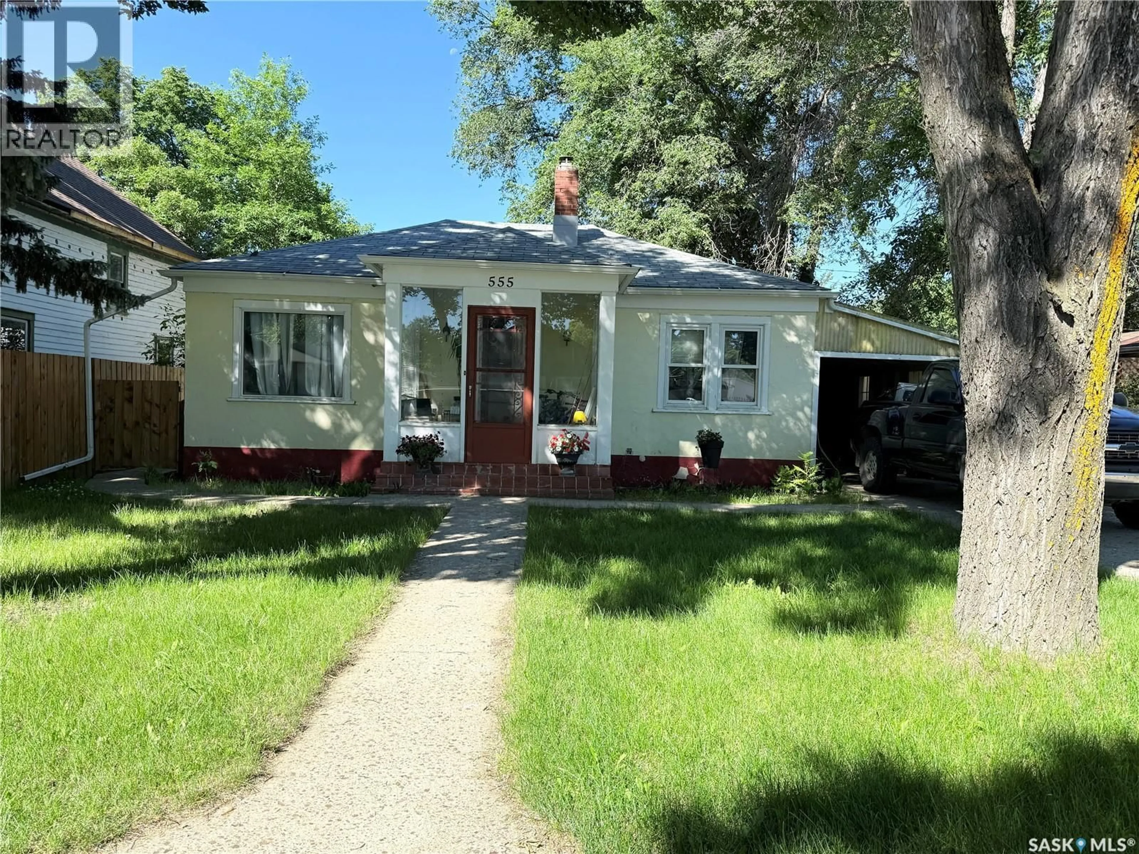 Unknown for 555 2ND STREET, Shaunavon Saskatchewan S0N2M0