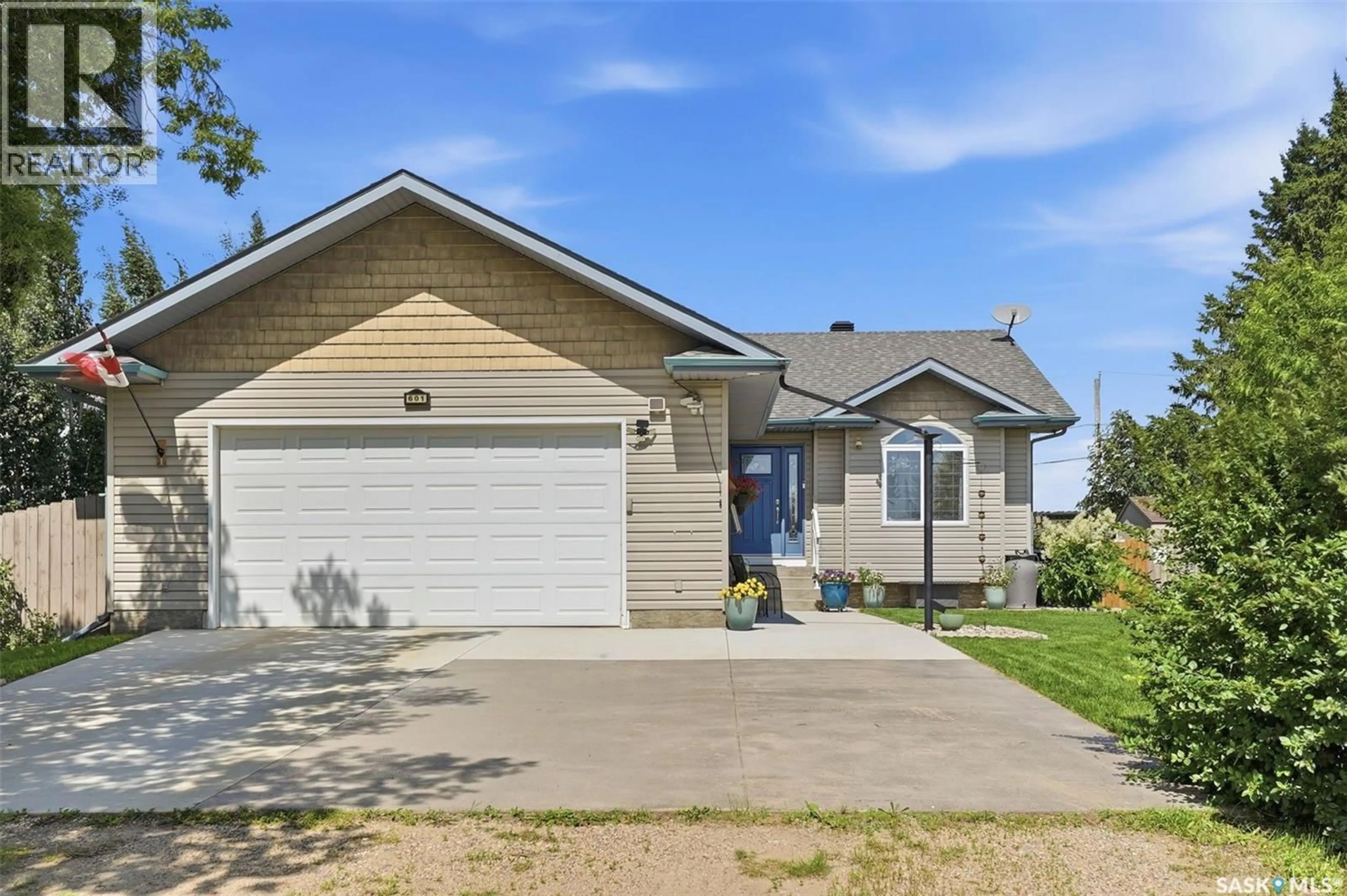 Home with vinyl exterior material, street for 601 2ND AVENUE, Borden Saskatchewan S0K0N0