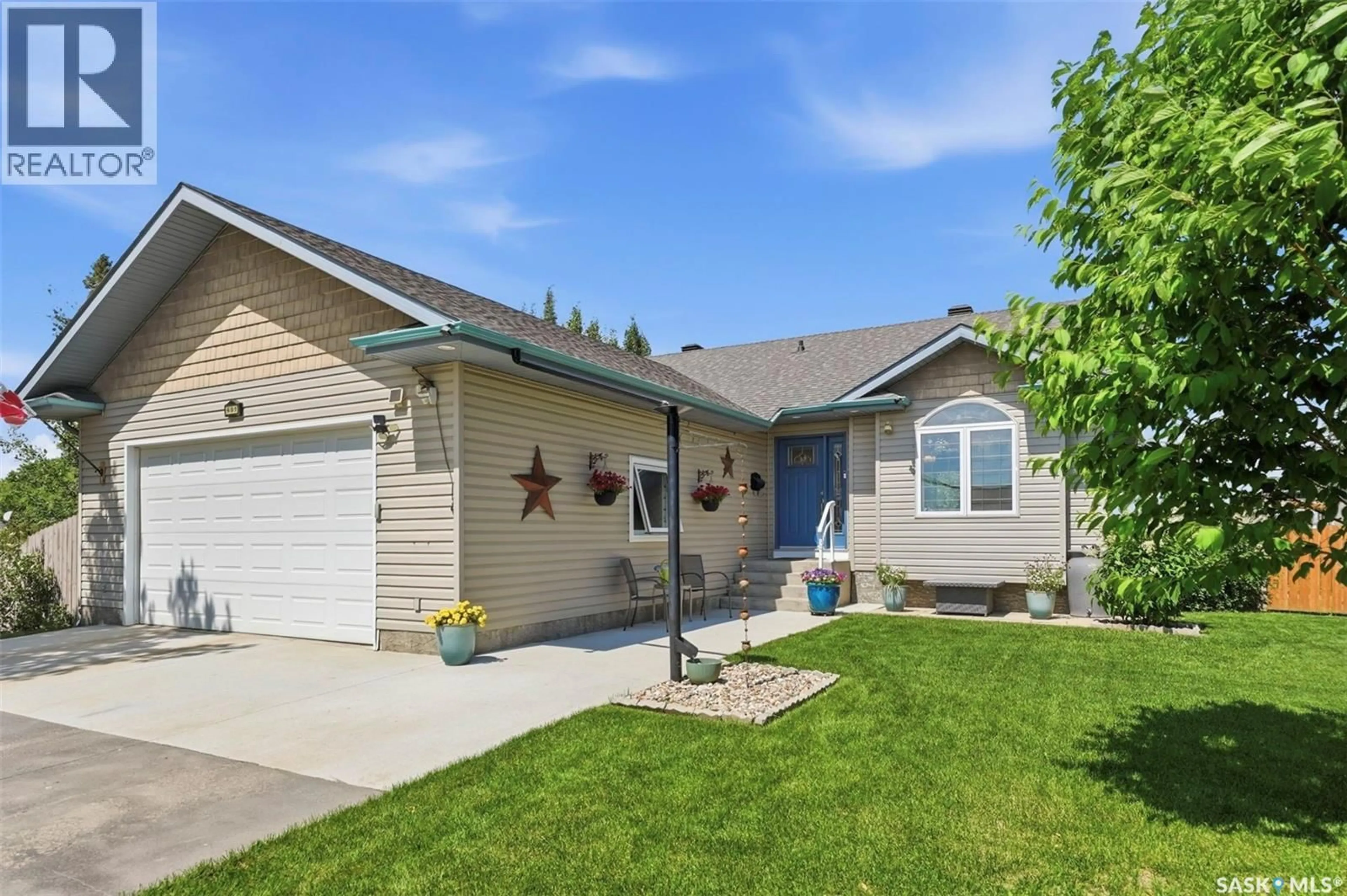 Home with vinyl exterior material, street for 601 2ND AVENUE, Borden Saskatchewan S0K0N0