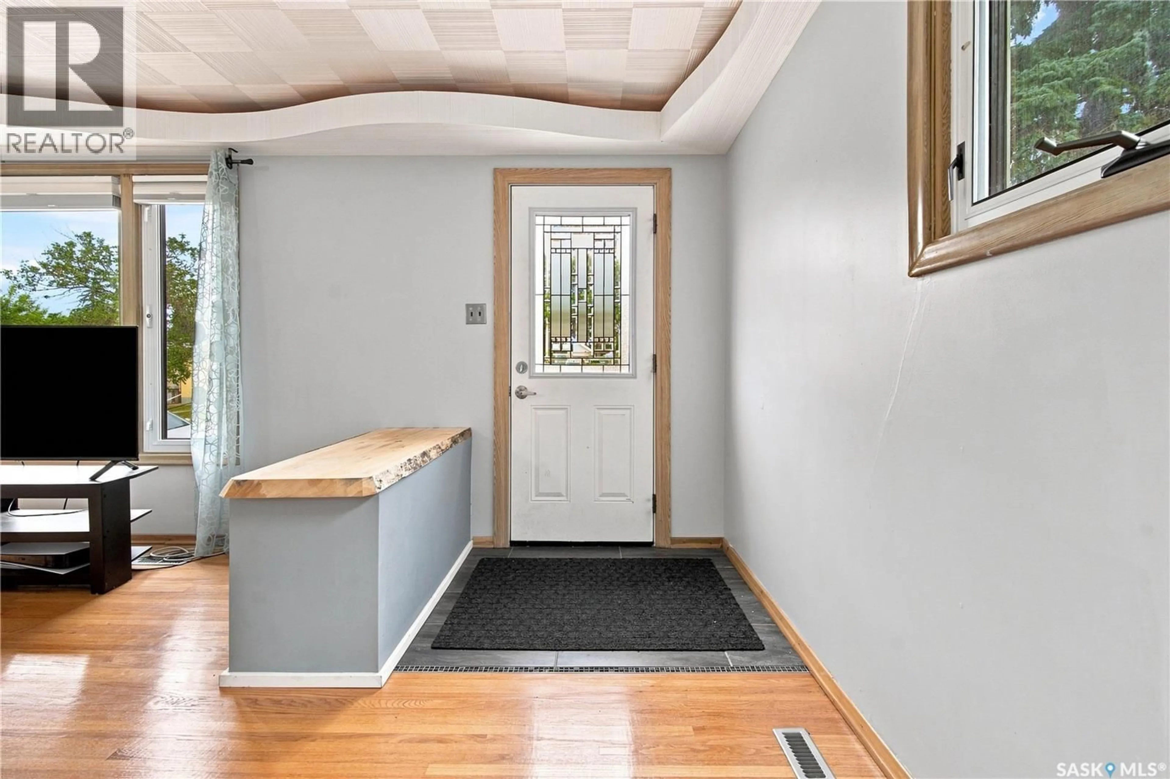 Indoor entryway for 2474 ELLIOTT STREET, Regina Saskatchewan S4N3M3