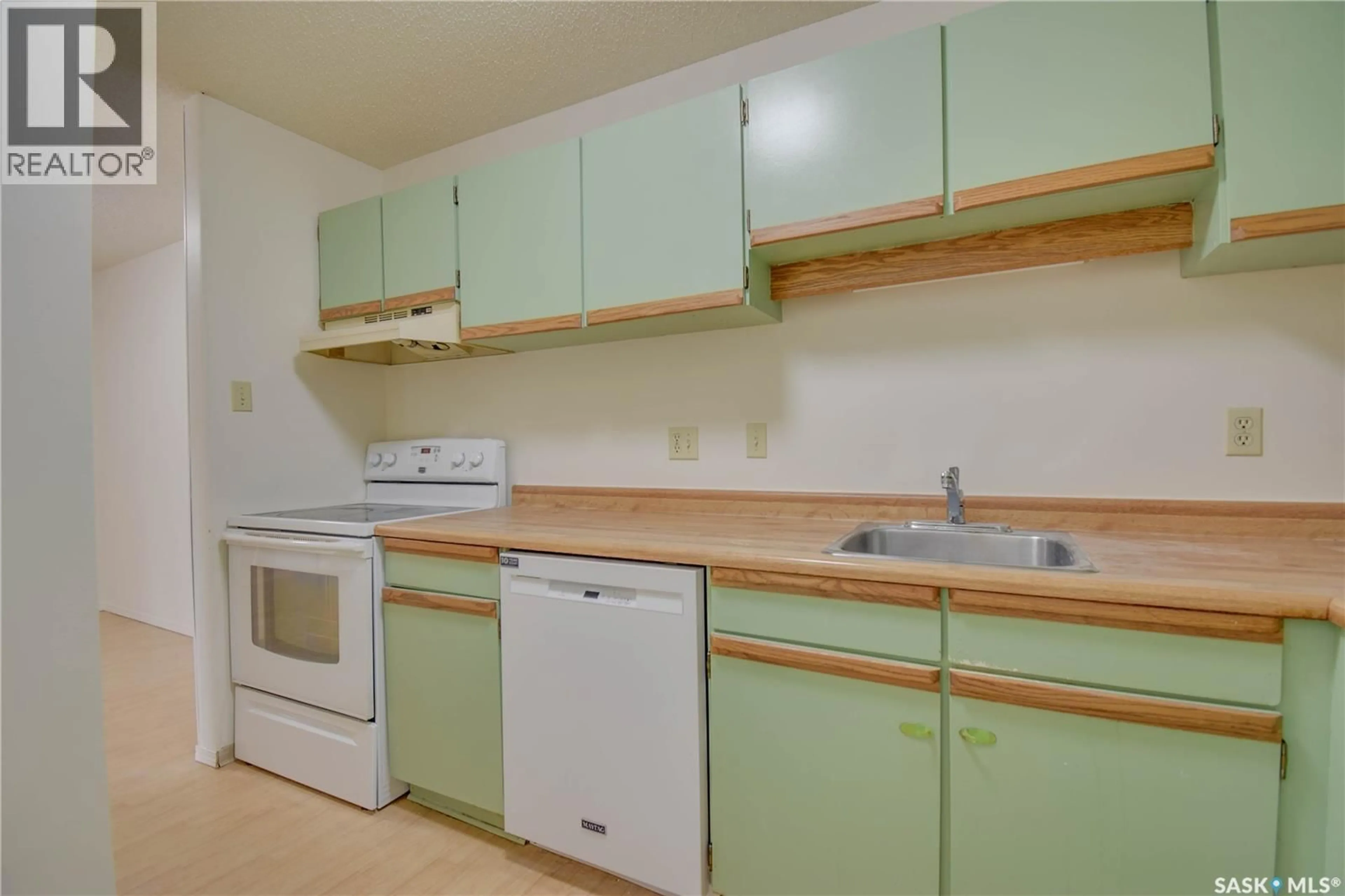 Standard kitchen, unknown for 101 375 KINGSMERE BOULEVARD, Saskatoon Saskatchewan S7J4J6