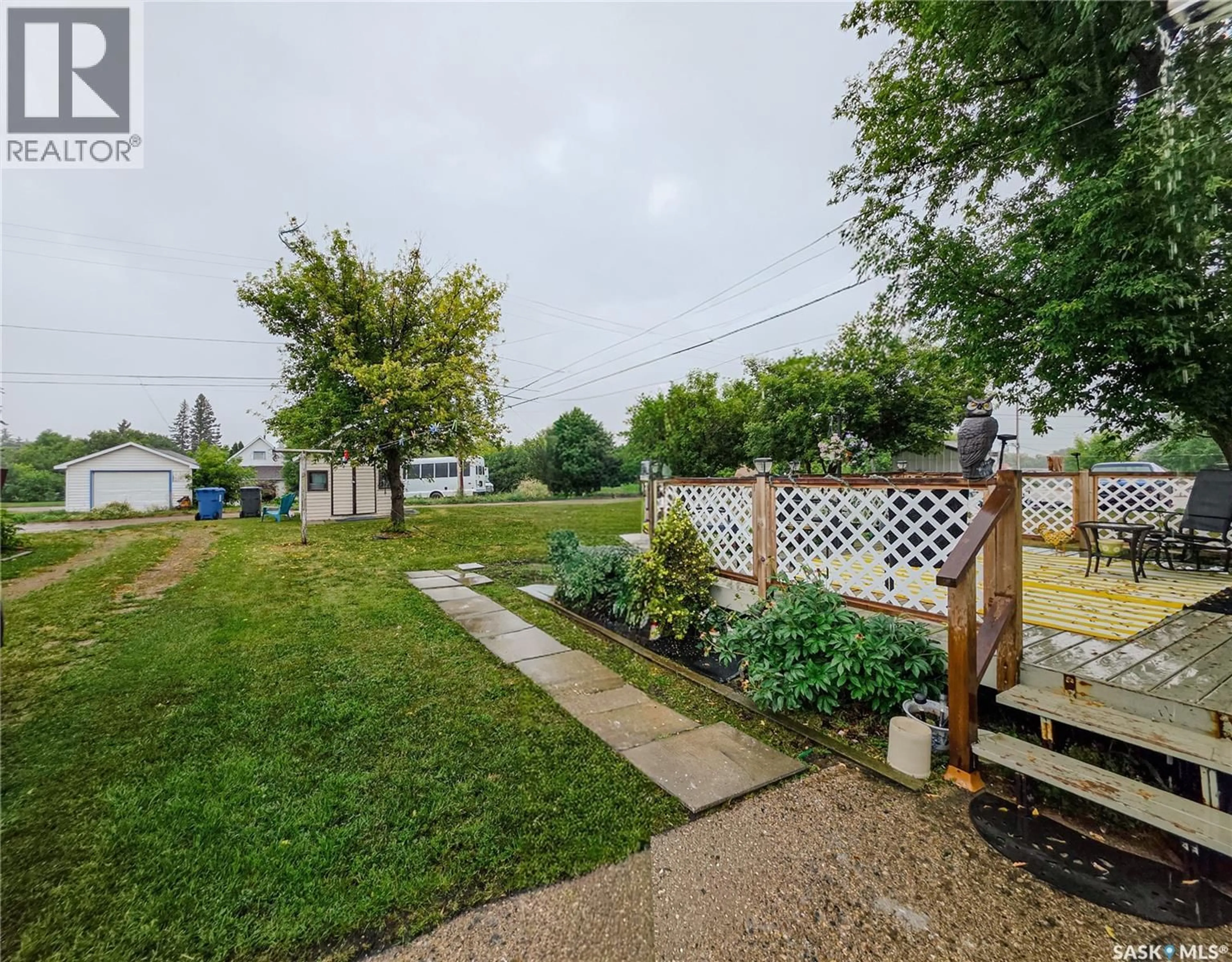 A pic from outside/outdoor area/front of a property/back of a property/a pic from drone, street for 424 1ST AVENUE, Melville Saskatchewan S0A2P0