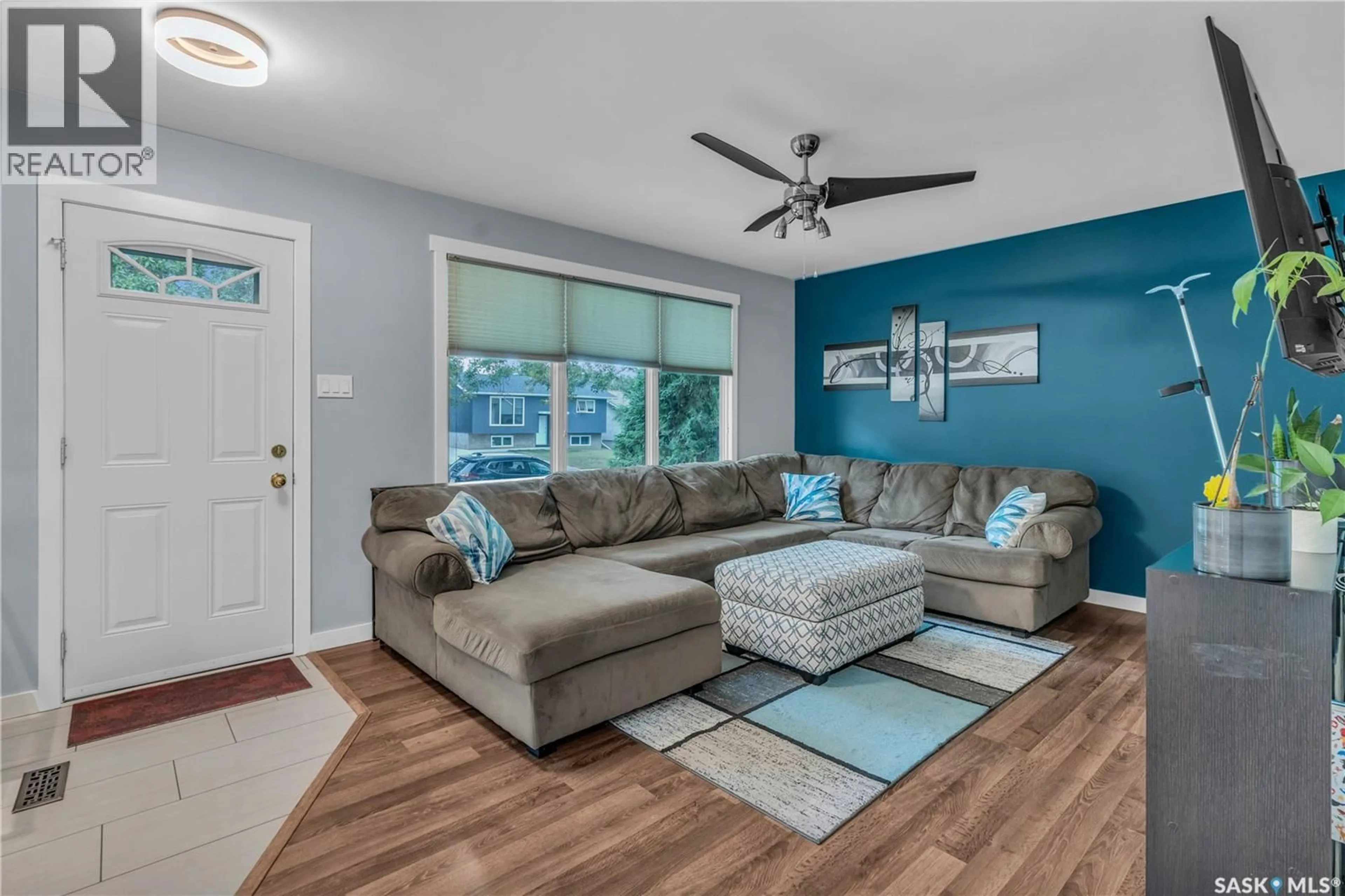 Living room with furniture, unknown for 26 FYFE STREET, Regina Saskatchewan S4X1J8