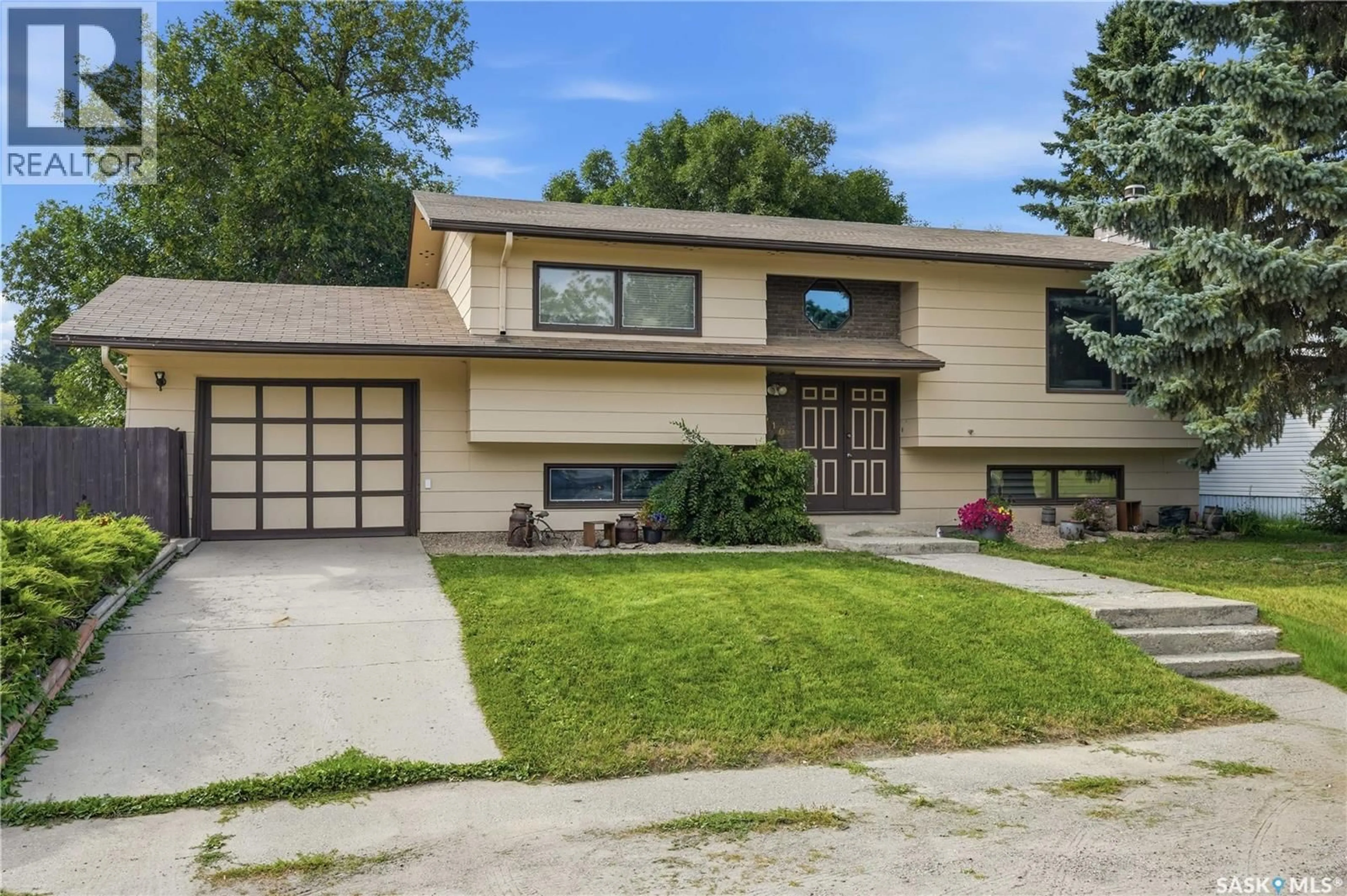 Home with vinyl exterior material, street for 410 KING STREET, Punnichy Saskatchewan S0A3C0