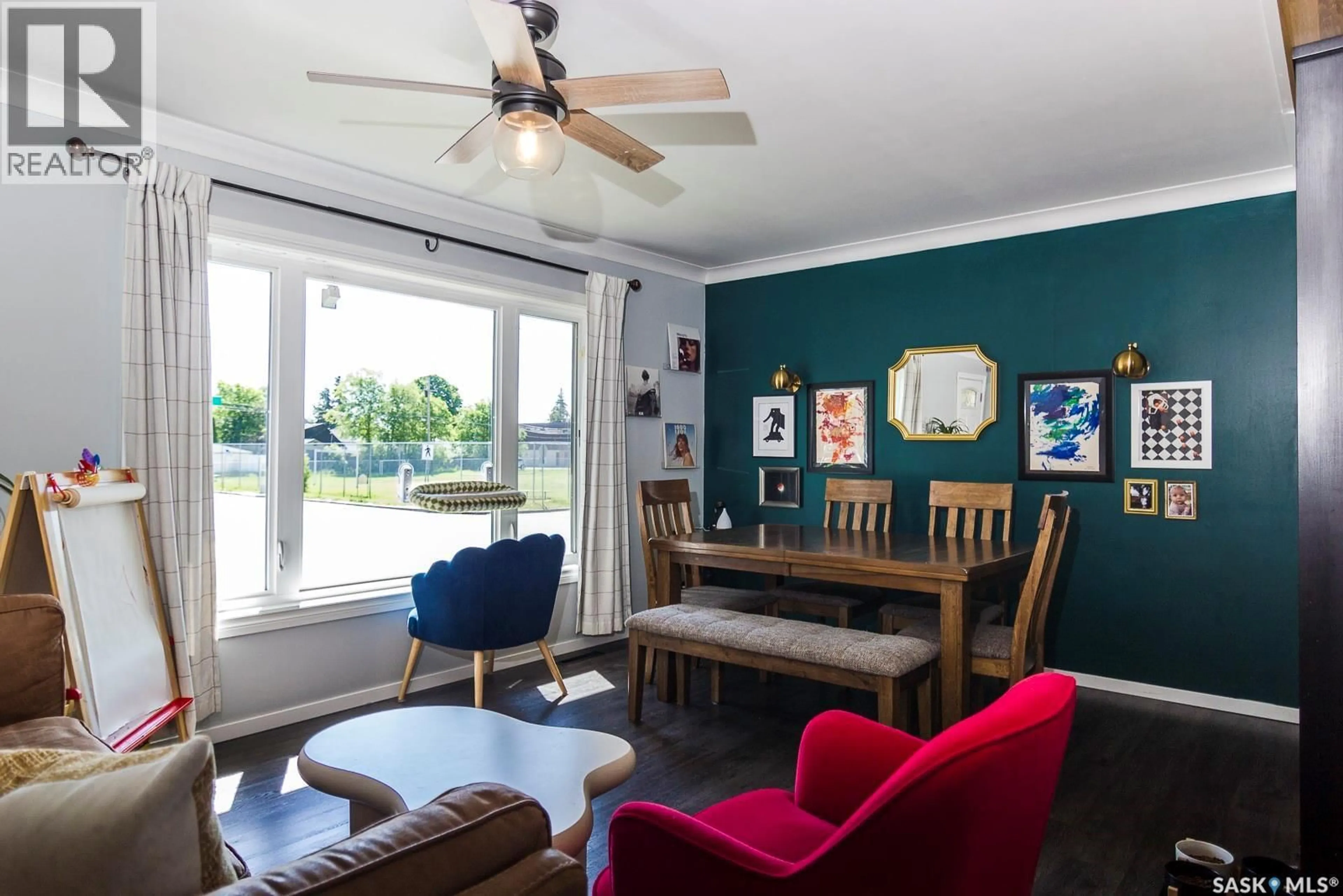 Living room with furniture, wood/laminate floor for 401 R AVENUE, Saskatoon Saskatchewan S7L2Y8