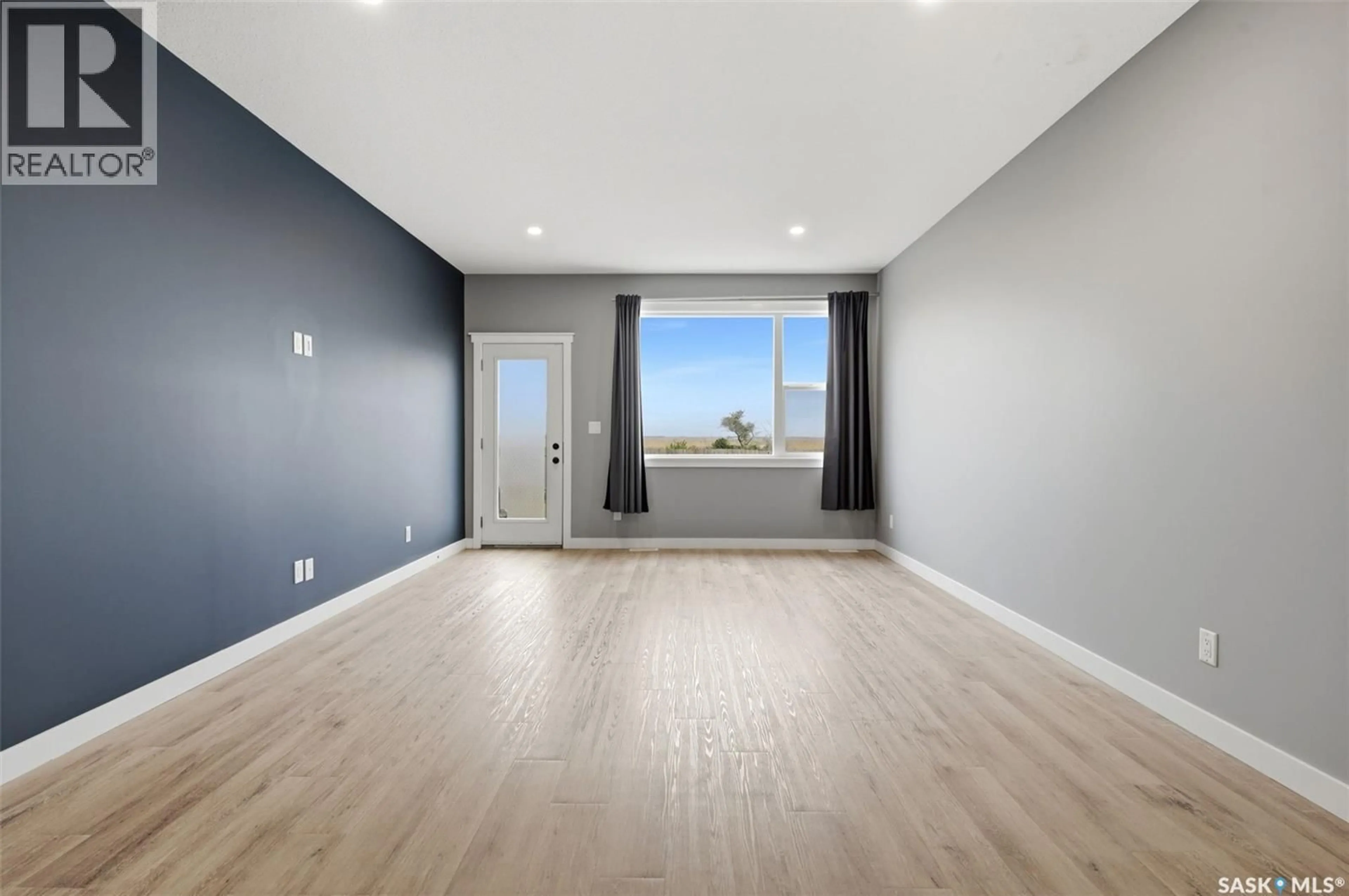 A pic of a room for 5 3960 7TH AVENUE, Regina Saskatchewan S4N7L9