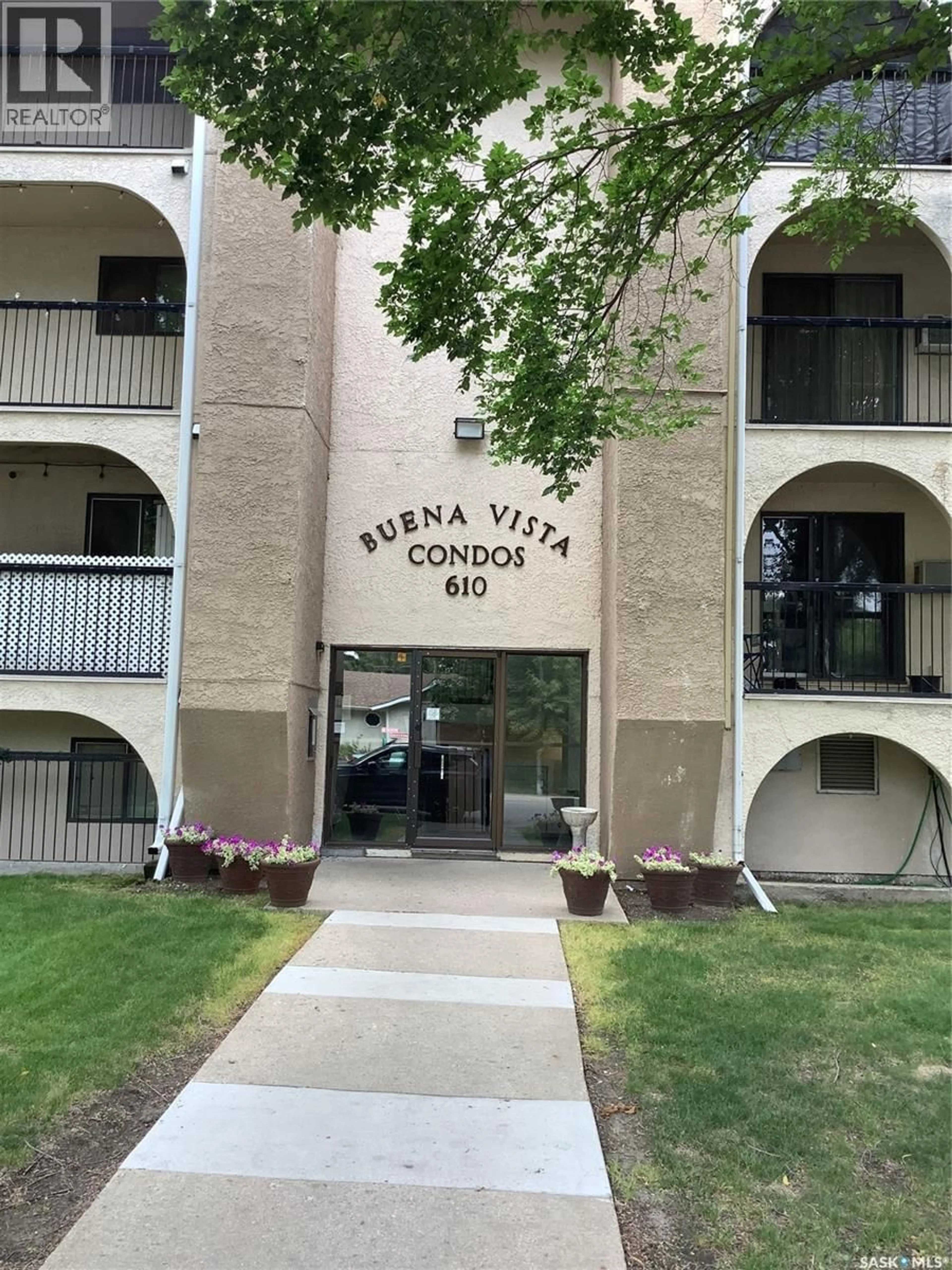 Indoor foyer for 204 - 610 HILLIARD STREET, Saskatoon Saskatchewan S7M5L5