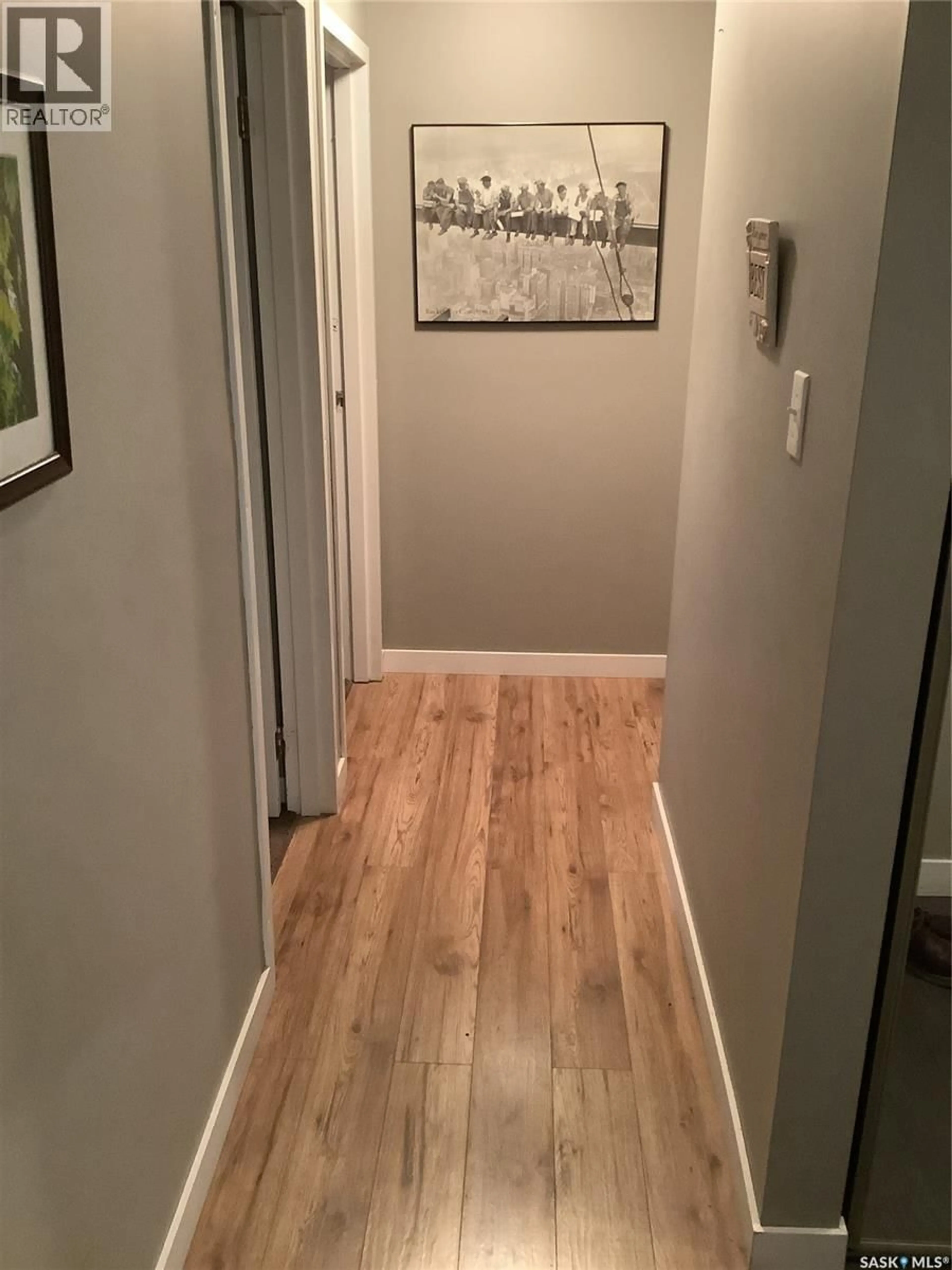 Indoor entryway for 204 - 610 HILLIARD STREET, Saskatoon Saskatchewan S7M5L5