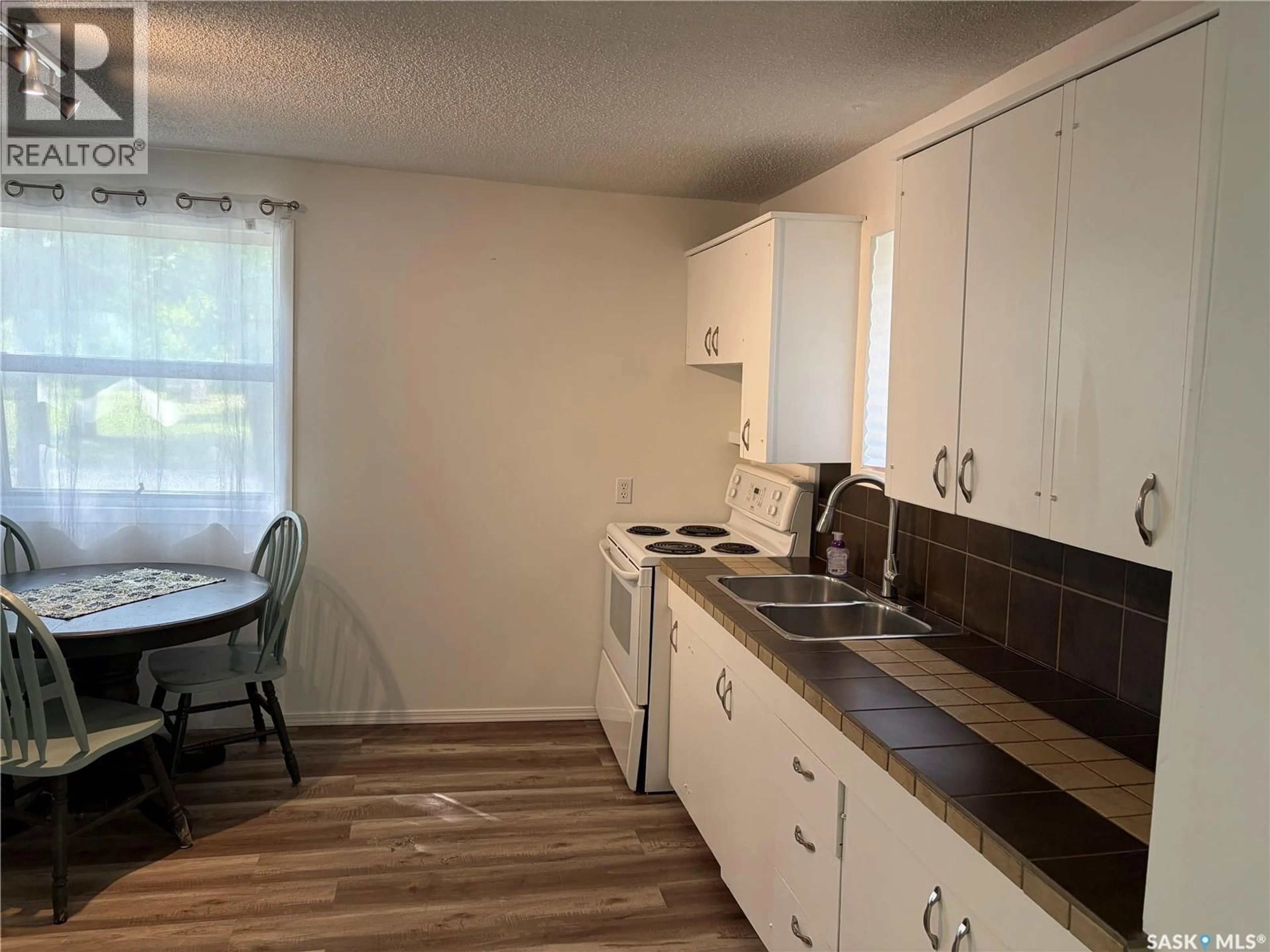 Standard kitchen, unknown for SE - 301 1ST AVENUE, Wadena Saskatchewan S0A4J0